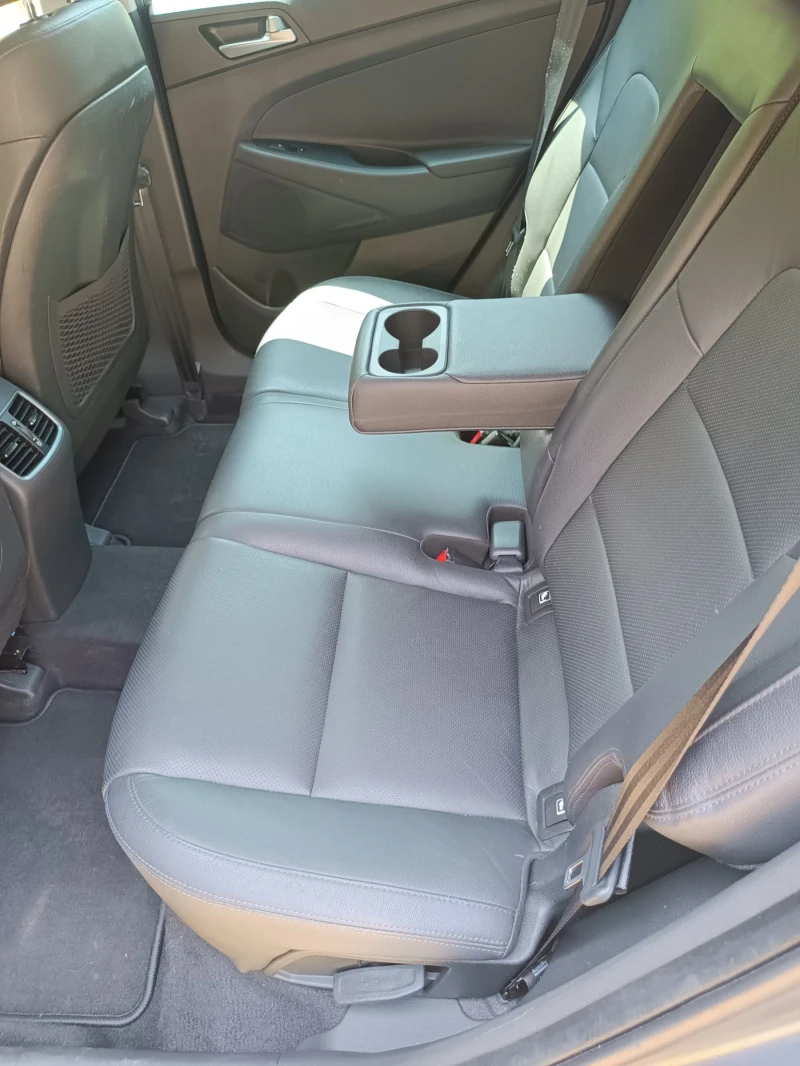 Hyundai Tucson 2.0 D 185 kc, снимка 13 - Автомобили и джипове - 52789406