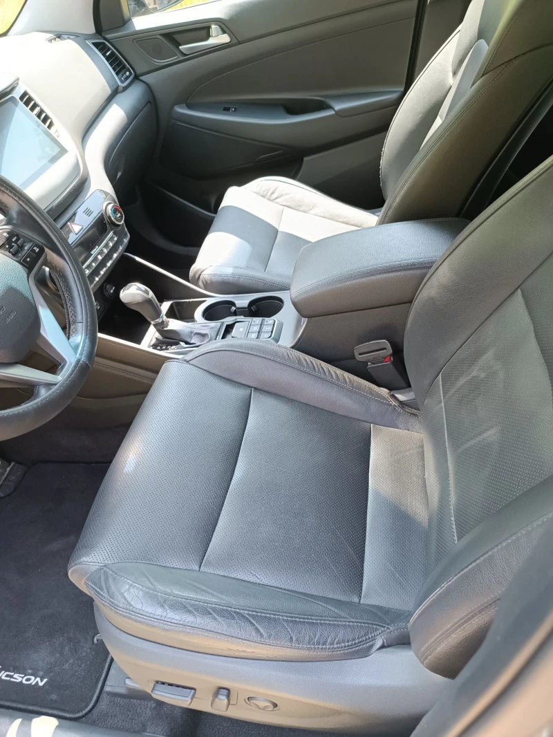 Hyundai Tucson 2.0 D 185 kc, снимка 12 - Автомобили и джипове - 52789406