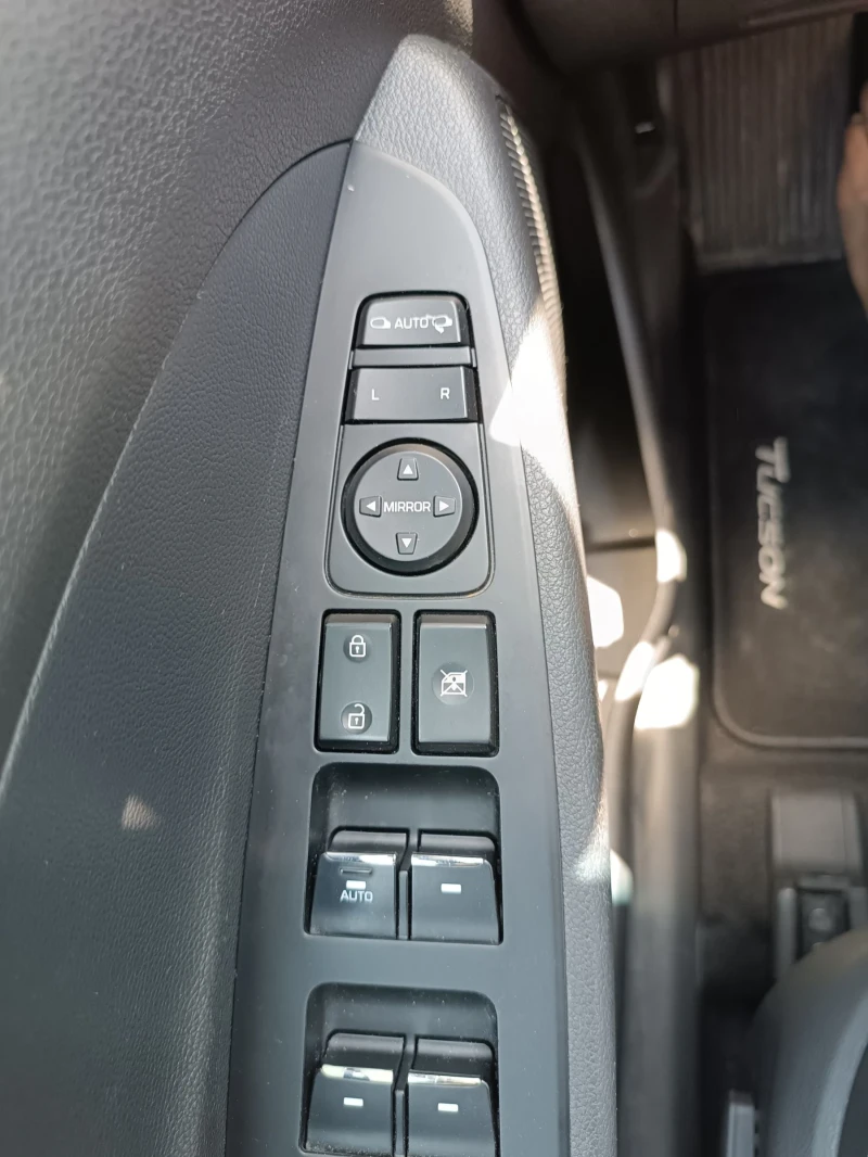 Hyundai Tucson 2.0 D 185 kc, снимка 9 - Автомобили и джипове - 52789406