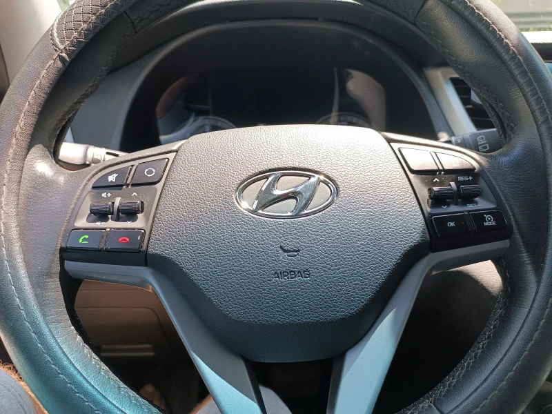 Hyundai Tucson 2.0 D 185 kc, снимка 8 - Автомобили и джипове - 52789406