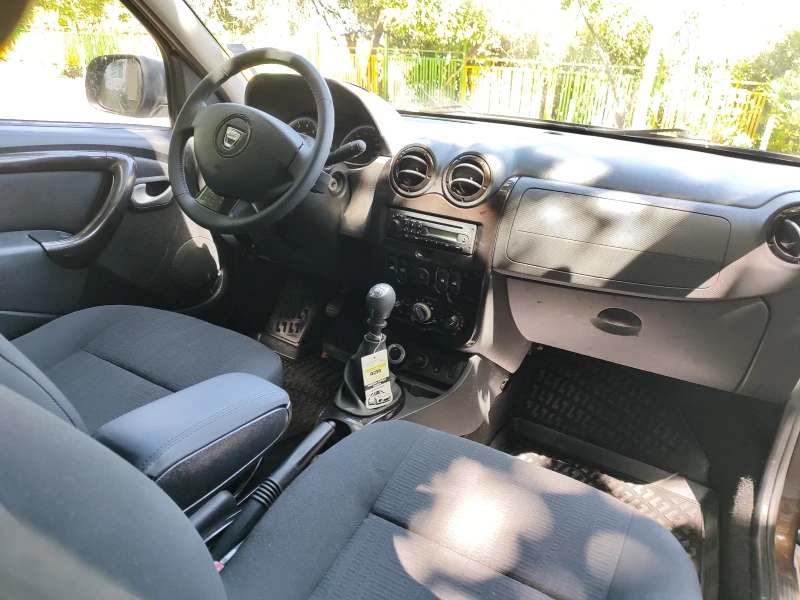 Dacia Duster, снимка 6 - Автомобили и джипове - 52480523