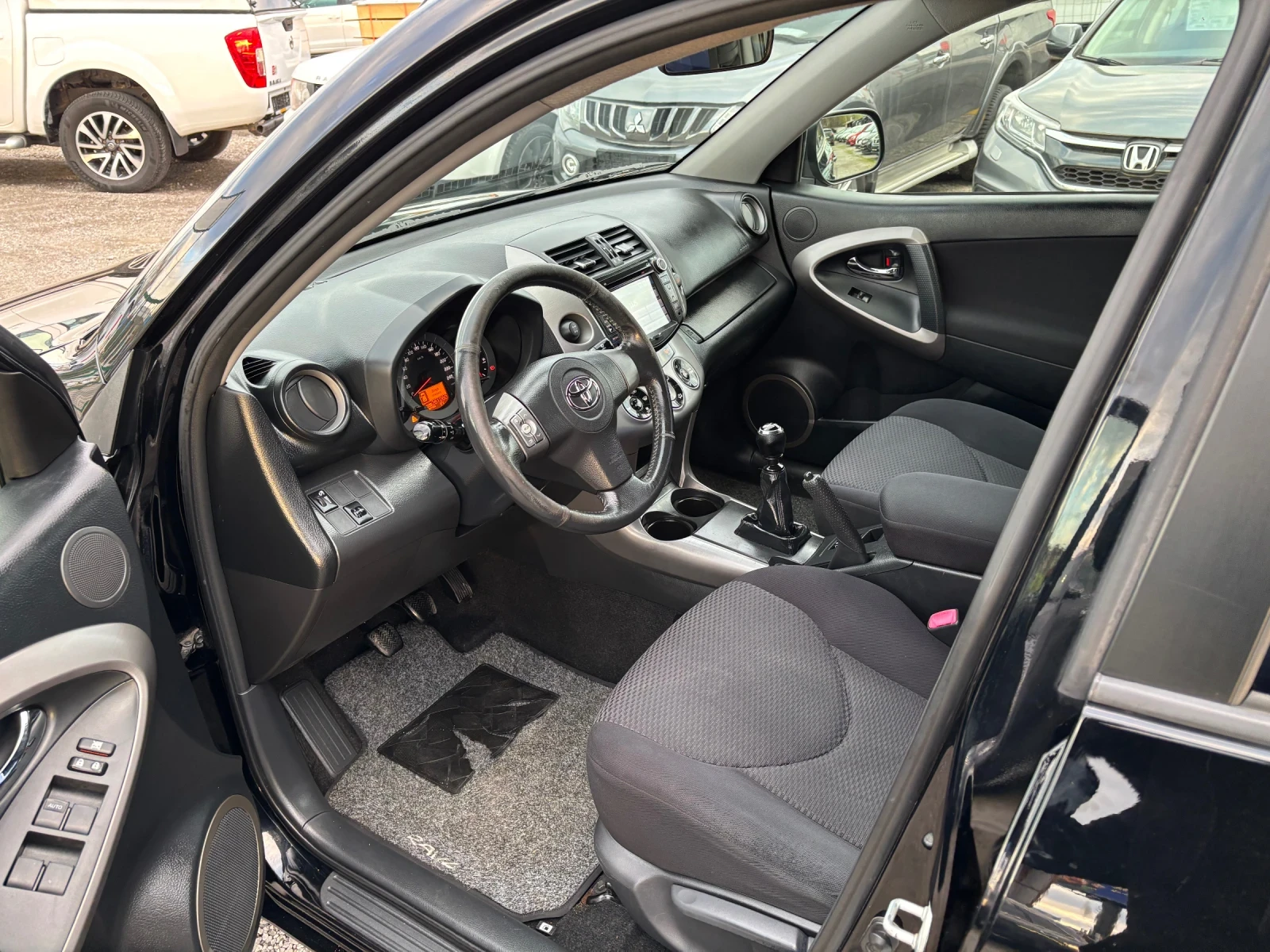 Toyota Rav4 2.2-D4D NAVI - изображение 9