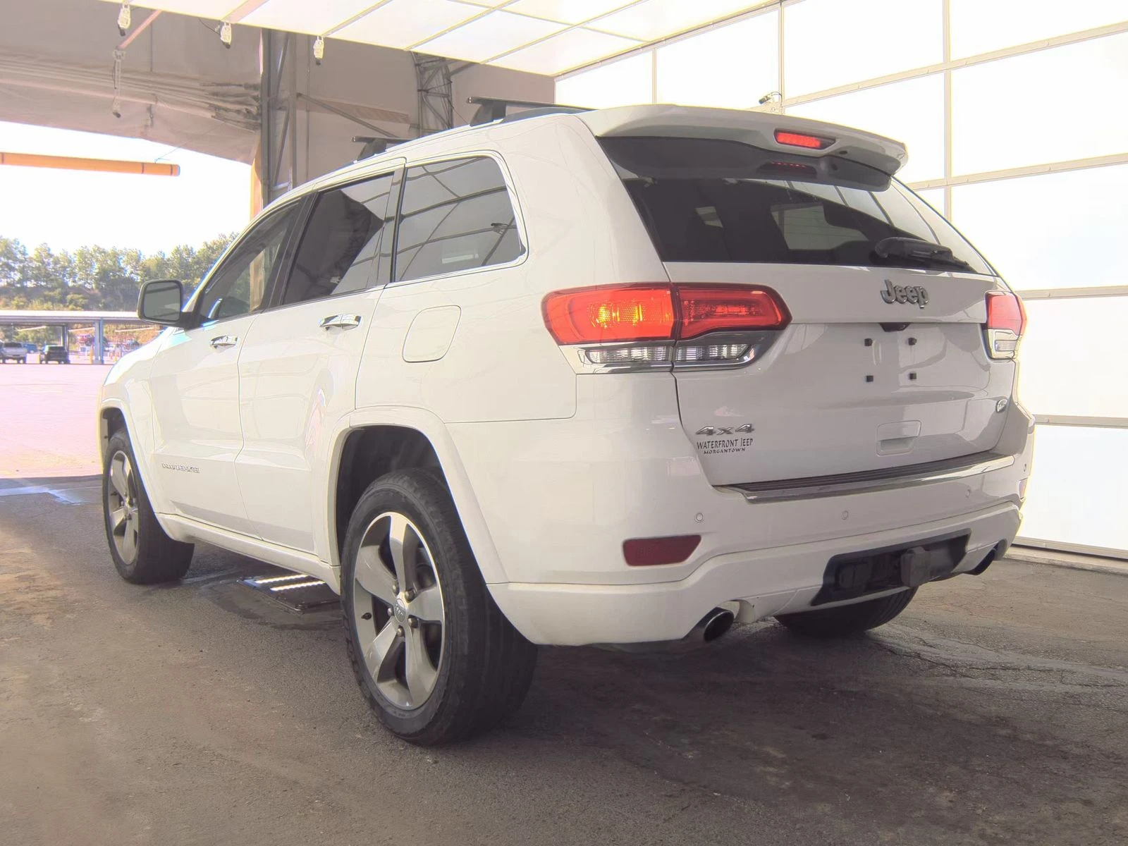 Jeep Grand cherokee Overland* 5.7HEMI* 8ZF* 4x4* Keyless* Обдух* Пано* - изображение 3