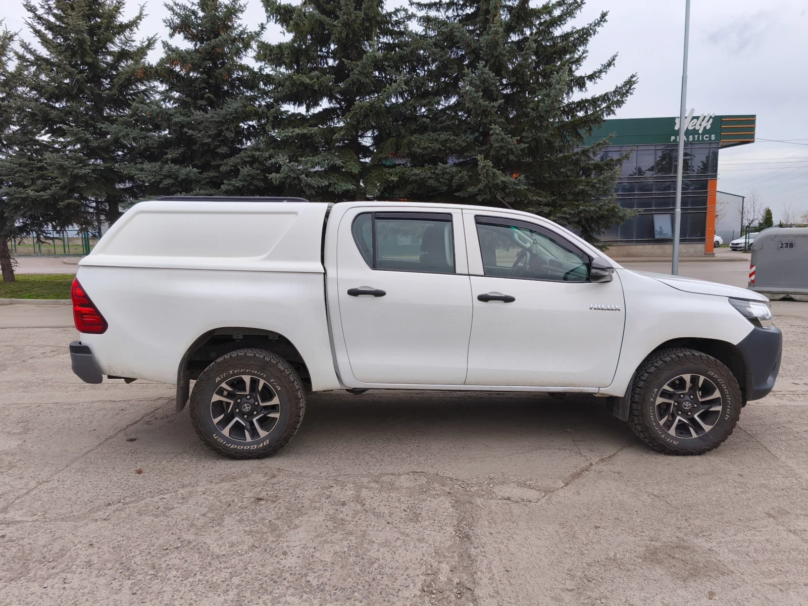 Toyota Hilux Double Cab  - изображение 8
