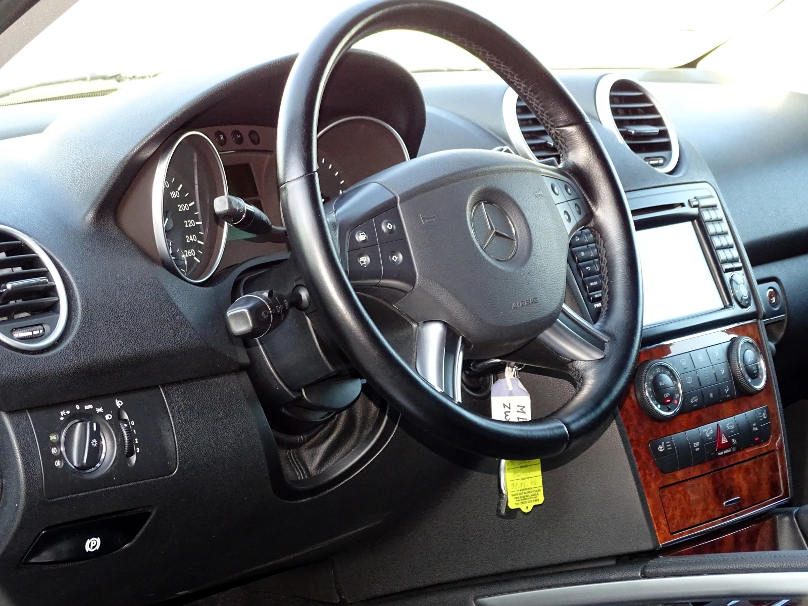 Mercedes-Benz ML 320 3.2CDI_На Пружини_* НАВИ_КАМЕРА_* , снимка 14 - Автомобили и джипове - 54125951