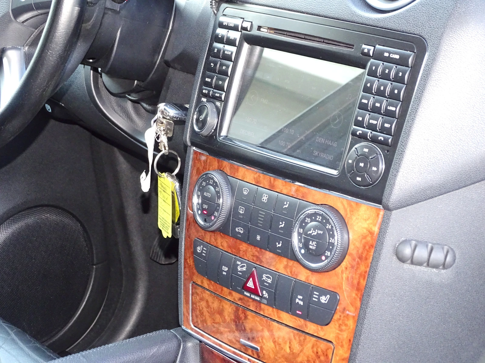 Mercedes-Benz ML 320 3.2CDI_На Пружини_* НАВИ_КАМЕРА_* , снимка 15 - Автомобили и джипове - 54125951