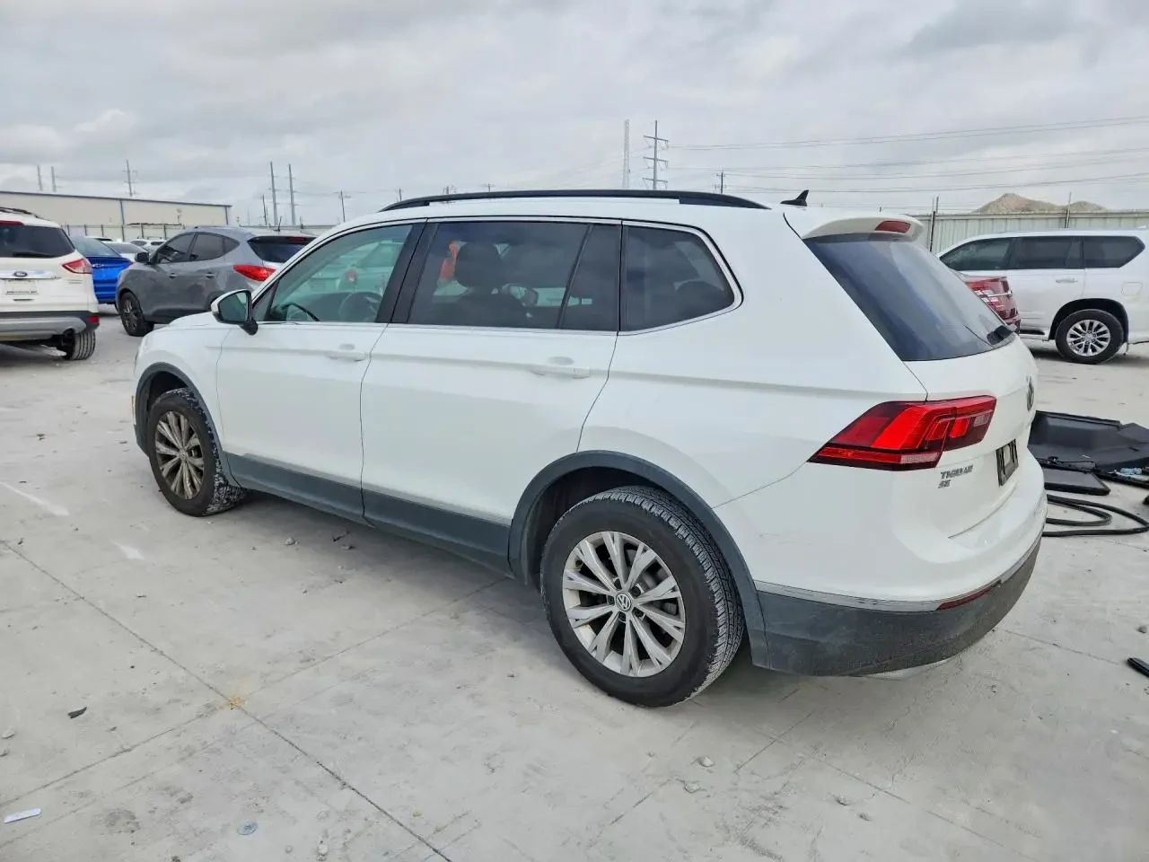VW Tiguan SE, снимка 4 - Автомобили и джипове - 54224471