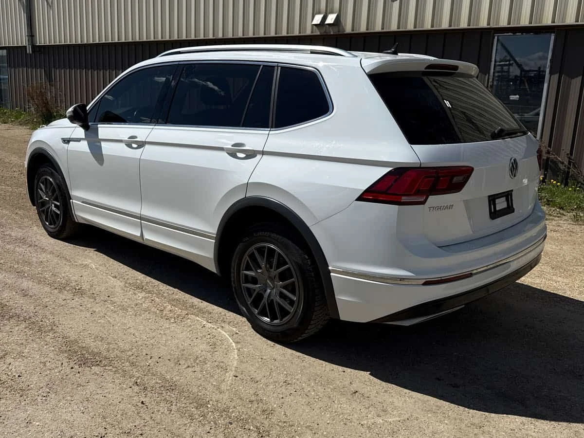 VW Tiguan * Highline * PANO* KEYLESS* ПОДГРЕВ* , снимка 14 - Автомобили и джипове - 54460649