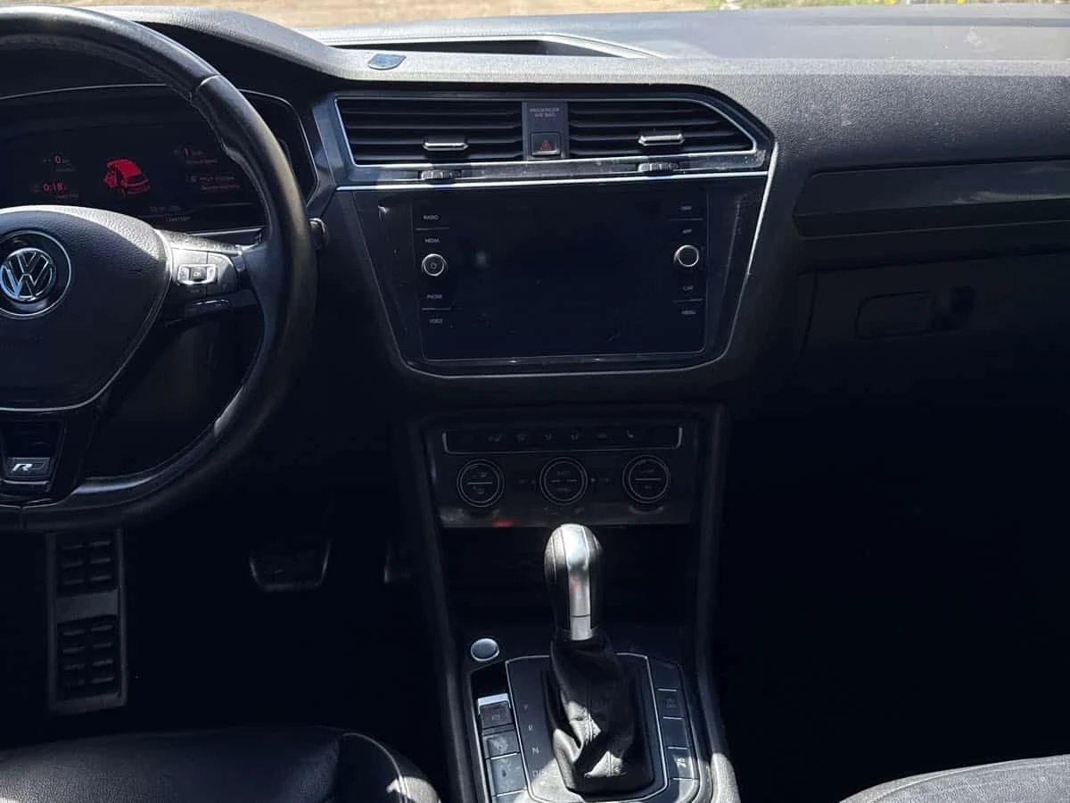 VW Tiguan * Highline * PANO* KEYLESS* ПОДГРЕВ* , снимка 9 - Автомобили и джипове - 54460649