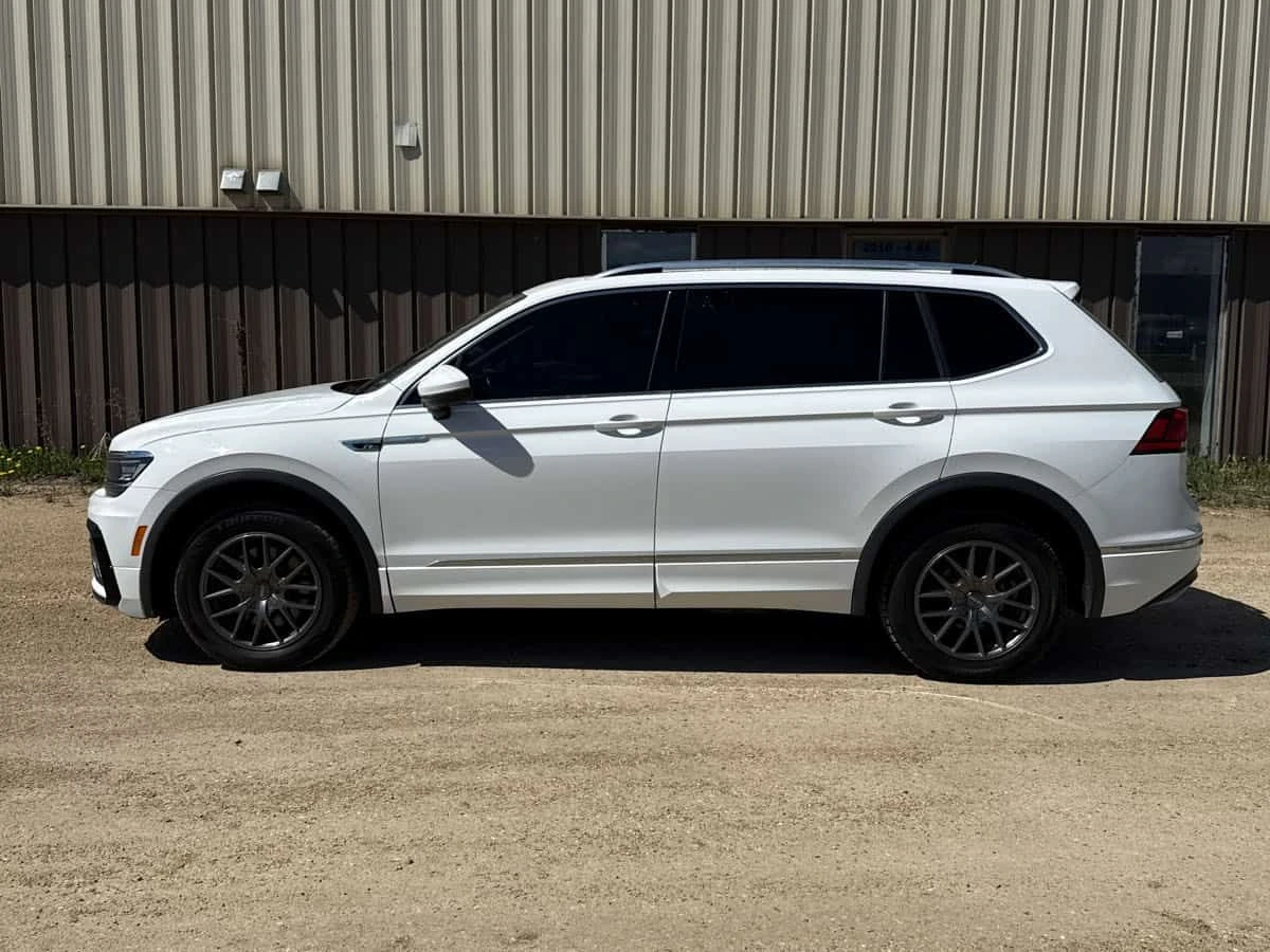VW Tiguan * Highline * PANO* KEYLESS* ПОДГРЕВ* , снимка 2 - Автомобили и джипове - 54460649