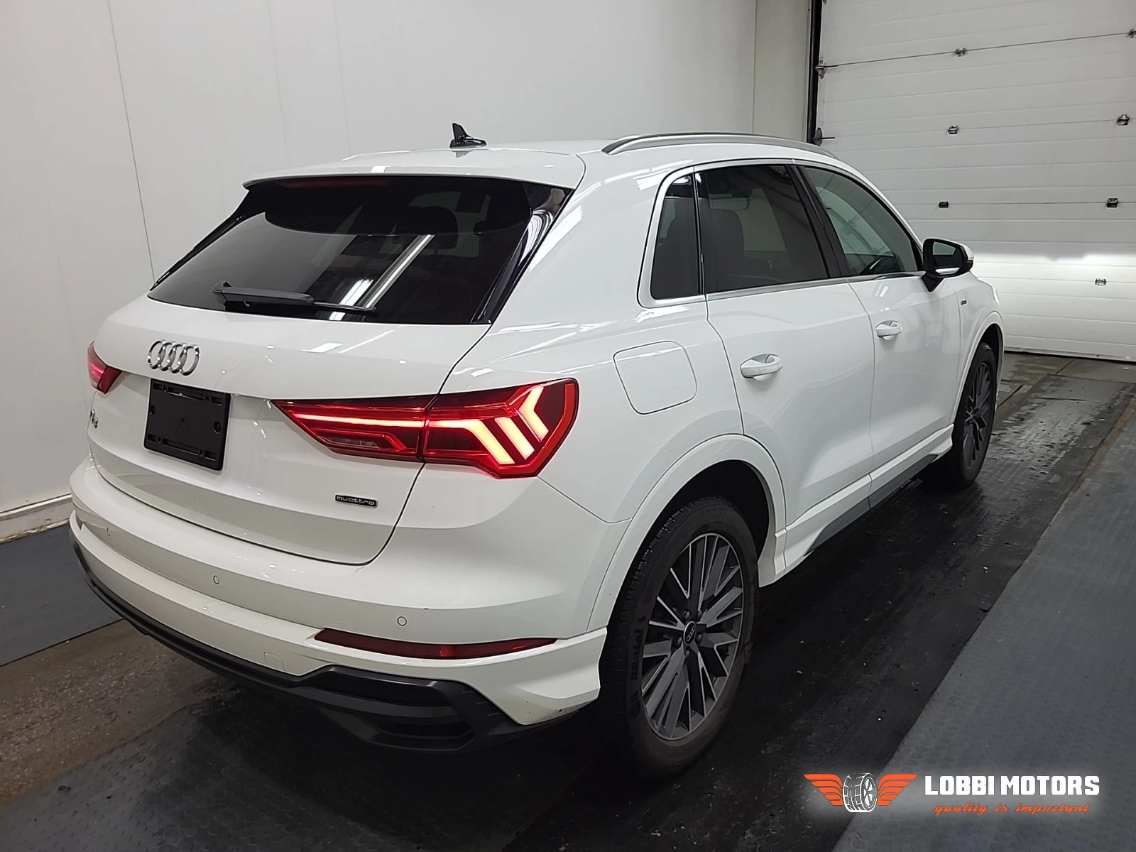 Audi Q3, снимка 3 - Автомобили и джипове - 55928882
