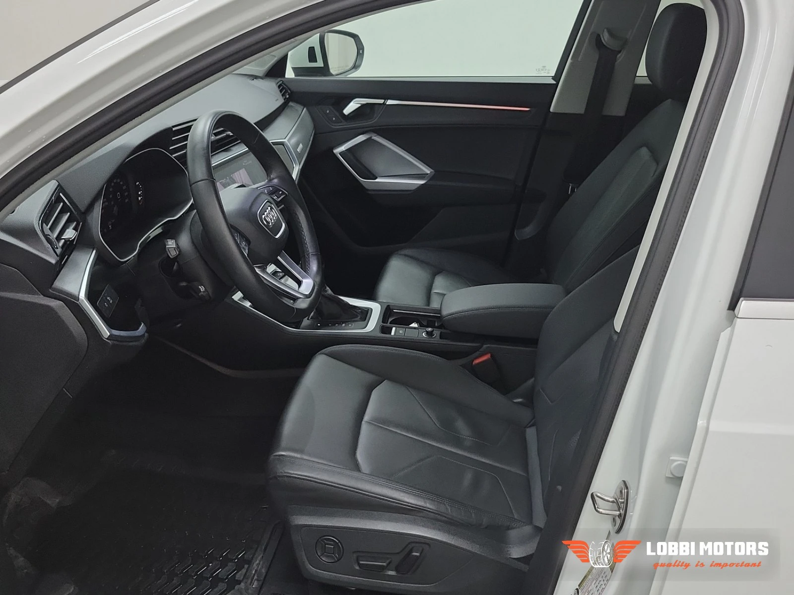 Audi Q3, снимка 5 - Автомобили и джипове - 55928882