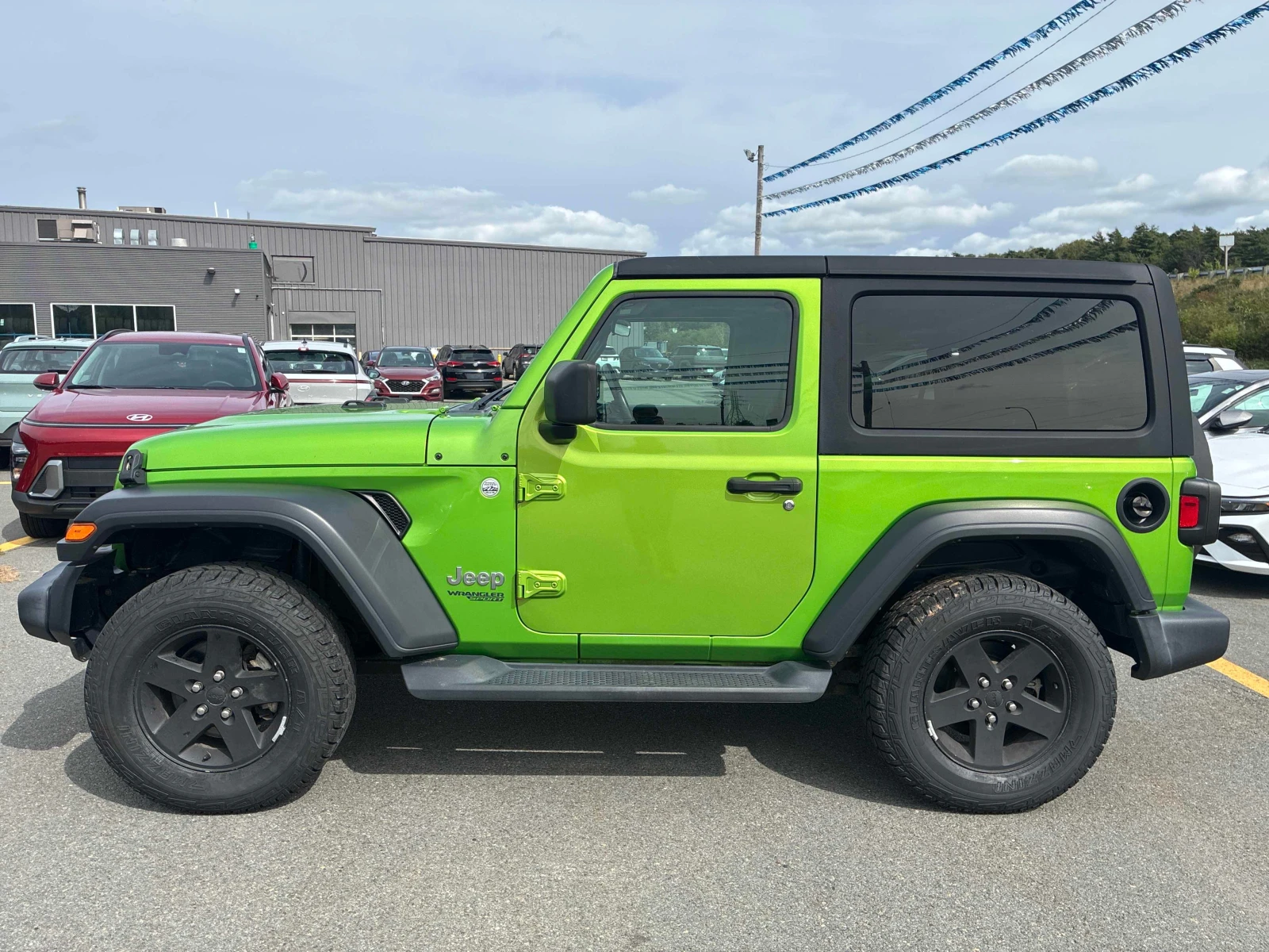 Jeep Wrangler Sport S* CARFAX* АВТОКРЕДИТ БЕЗ ПЪРВОНАЧАЛНА ВНОСК, снимка 2 - Автомобили и джипове - 56114815