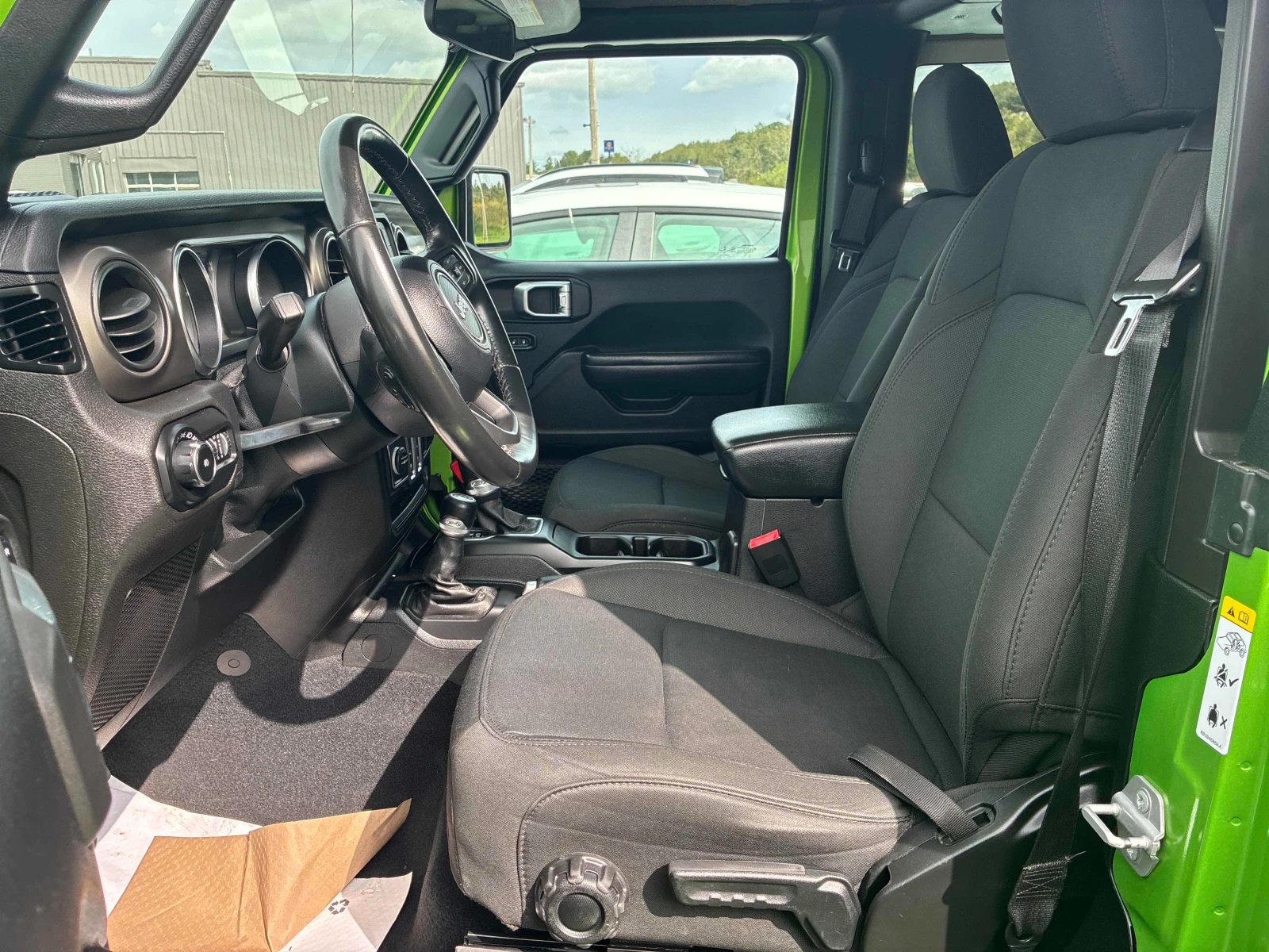 Jeep Wrangler Sport S* CARFAX* АВТОКРЕДИТ БЕЗ ПЪРВОНАЧАЛНА ВНОСК, снимка 8 - Автомобили и джипове - 56114815