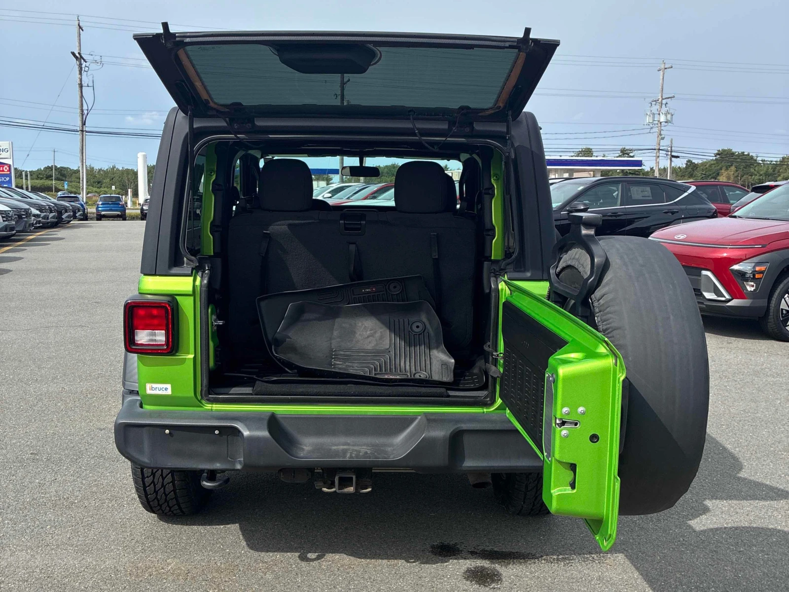 Jeep Wrangler Sport S* CARFAX* АВТОКРЕДИТ БЕЗ ПЪРВОНАЧАЛНА ВНОСК, снимка 6 - Автомобили и джипове - 56114815