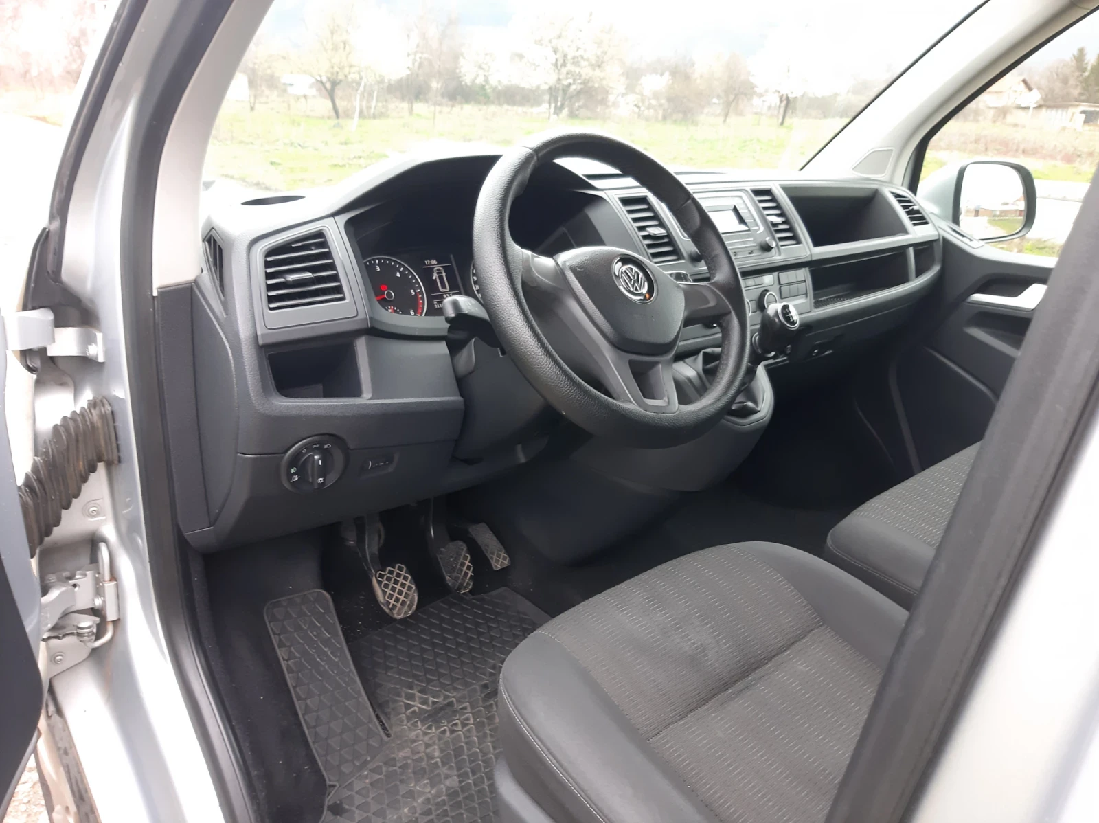 VW Caravelle 2.0 TDI 9 места дълга база, снимка 8 - Бусове и автобуси - 54031999