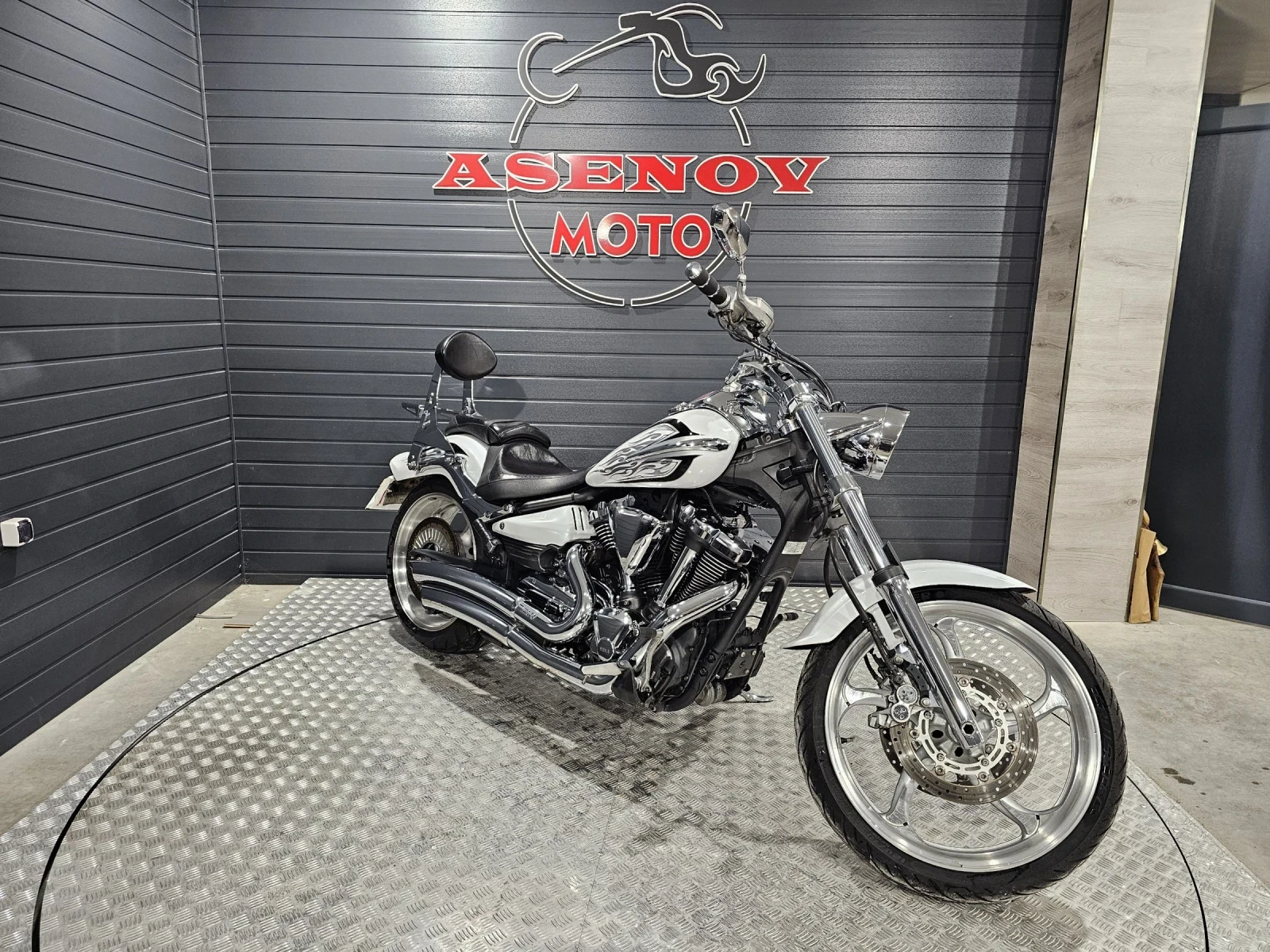 Yamaha Raider WHITE HORSE