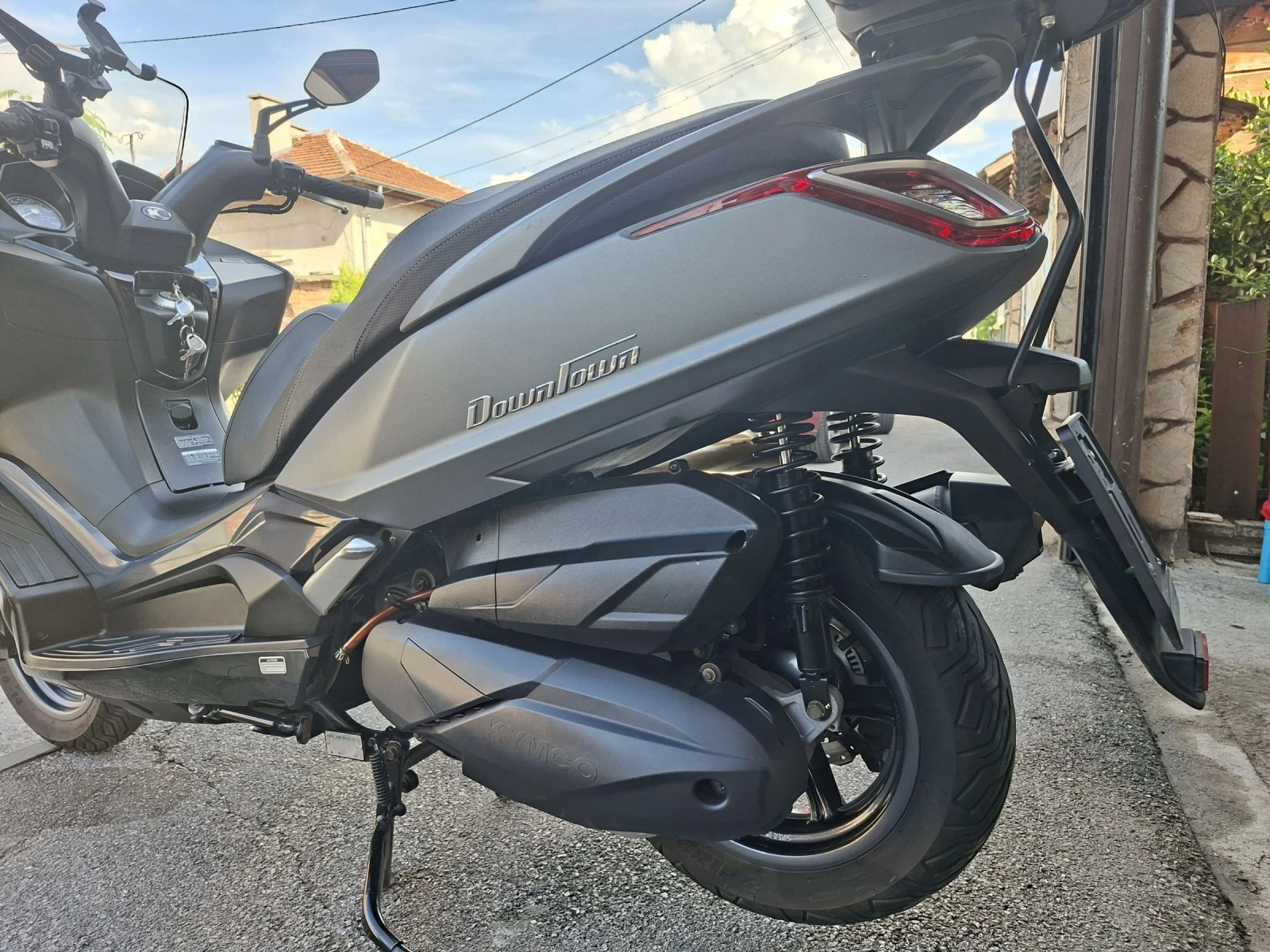 Kymco Downtown 350i ABS 100%доказуеми километри УНИКАТ, снимка 3 - Мотоциклети и мототехника - 54824903
