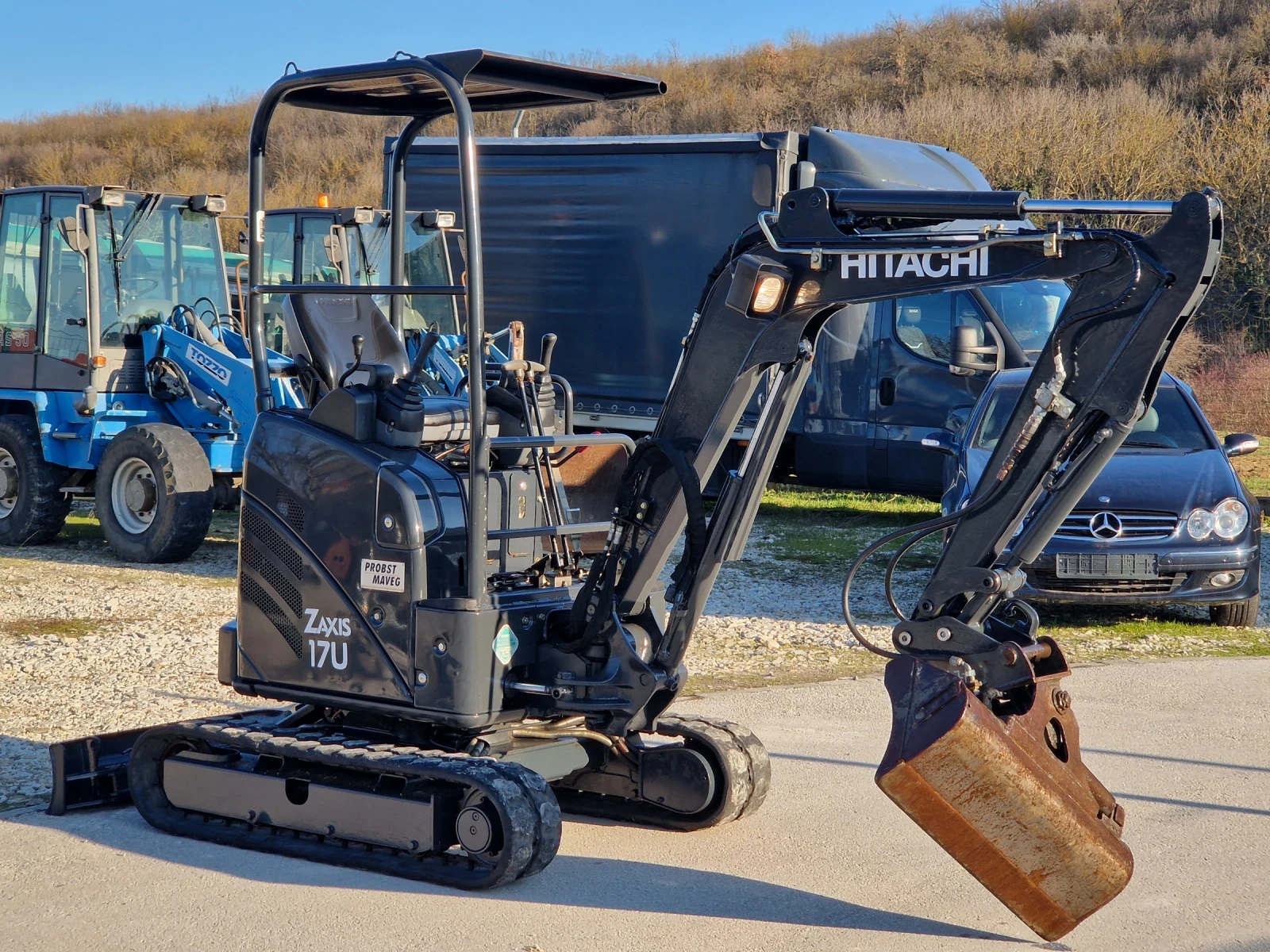 Багер Hitachi ZX17U-2/2т./3кофи+ Бързосменик/НулевРадиус/Швейцар - изображение 2