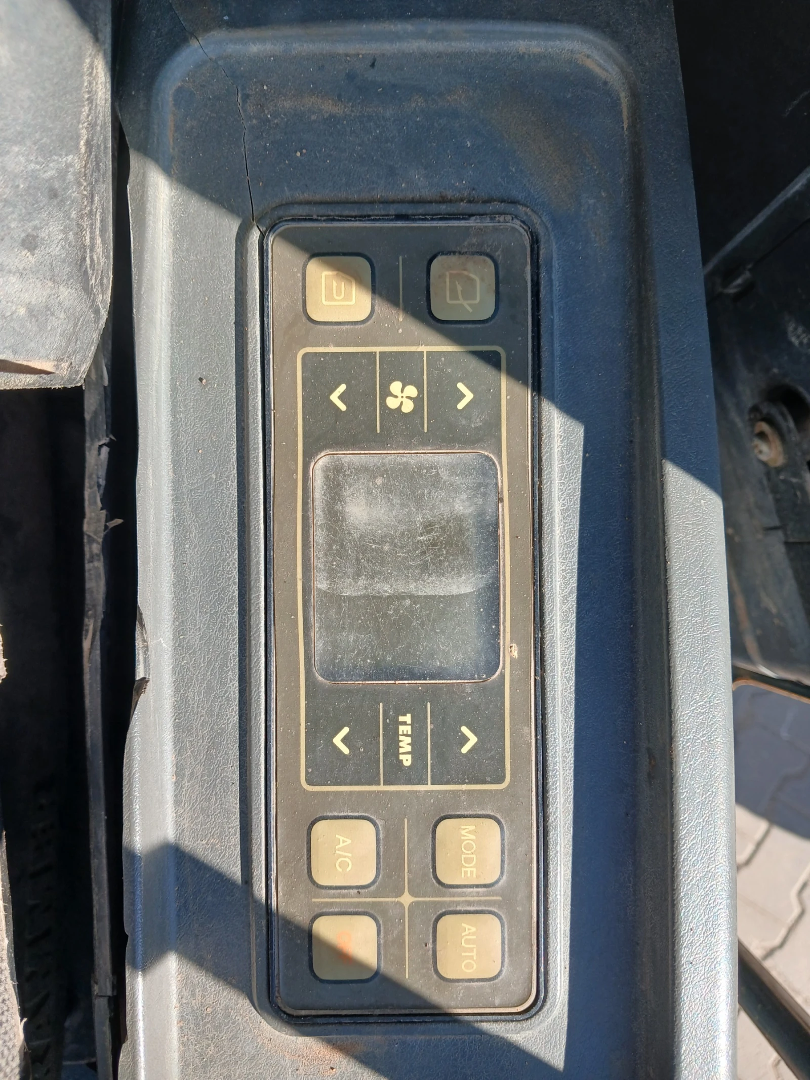 Багер Hyundai Robex 80CR-9, снимка 16 - Индустриална техника - 54604039