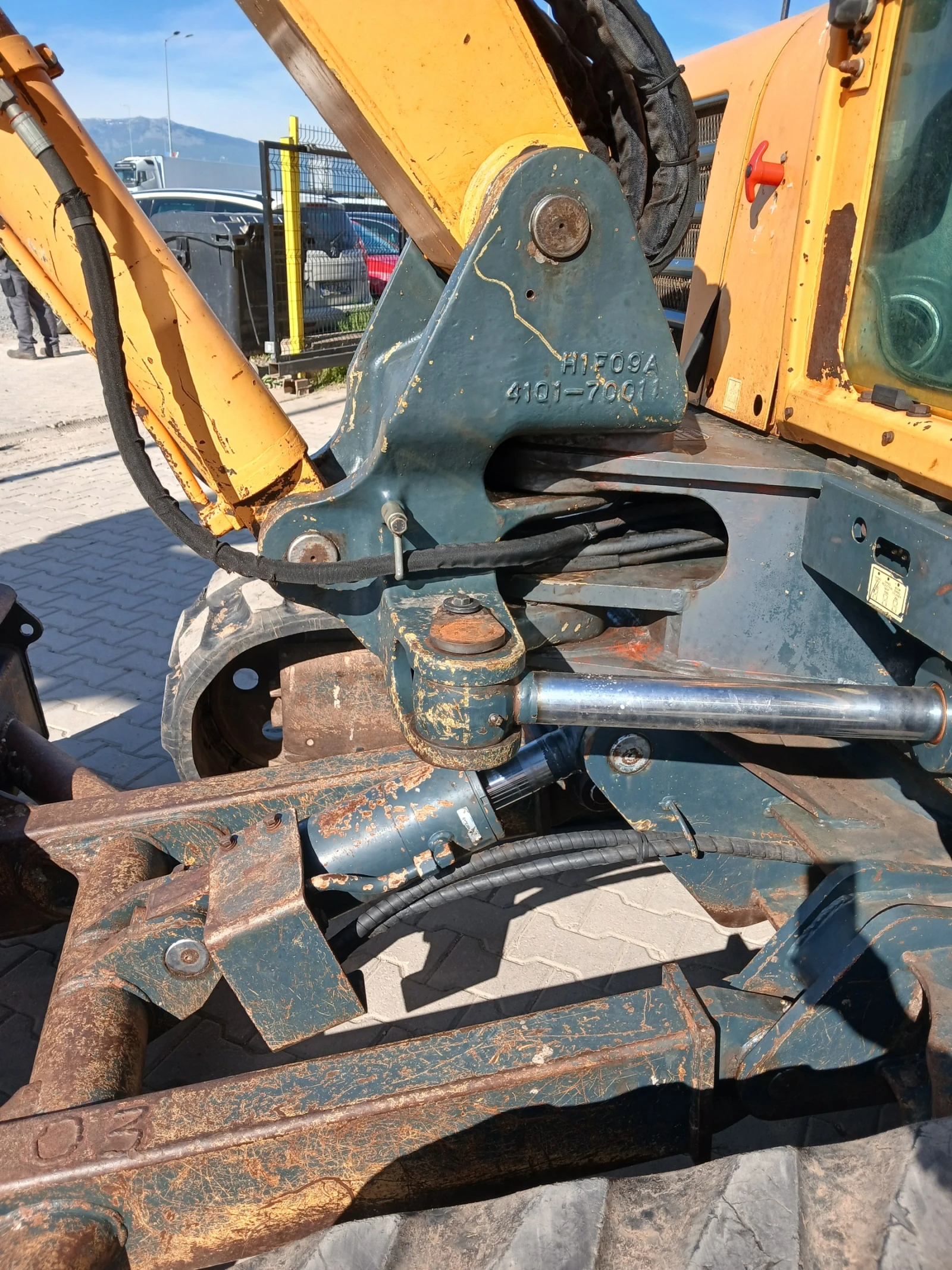 Багер Hyundai Robex 80CR-9, снимка 12 - Индустриална техника - 54604039