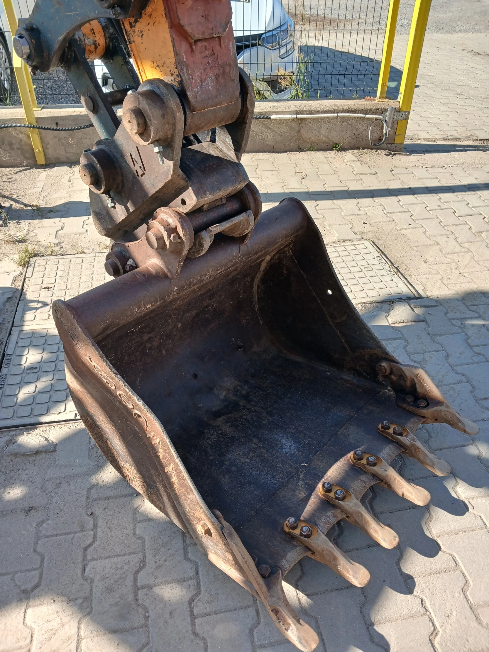 Багер Hyundai Robex 80CR-9, снимка 9 - Индустриална техника - 54604039