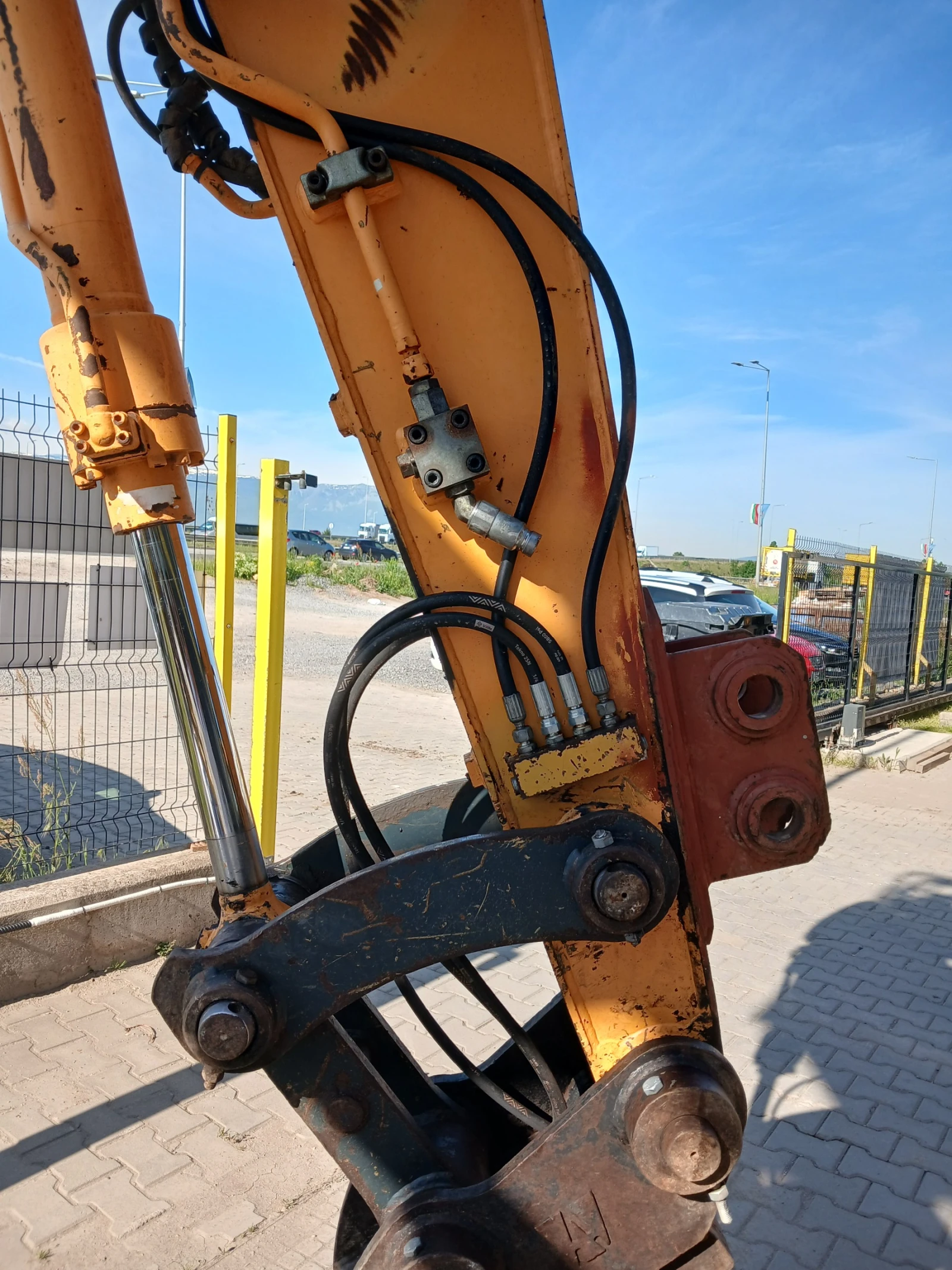 Багер Hyundai Robex 80CR-9, снимка 8 - Индустриална техника - 54604039