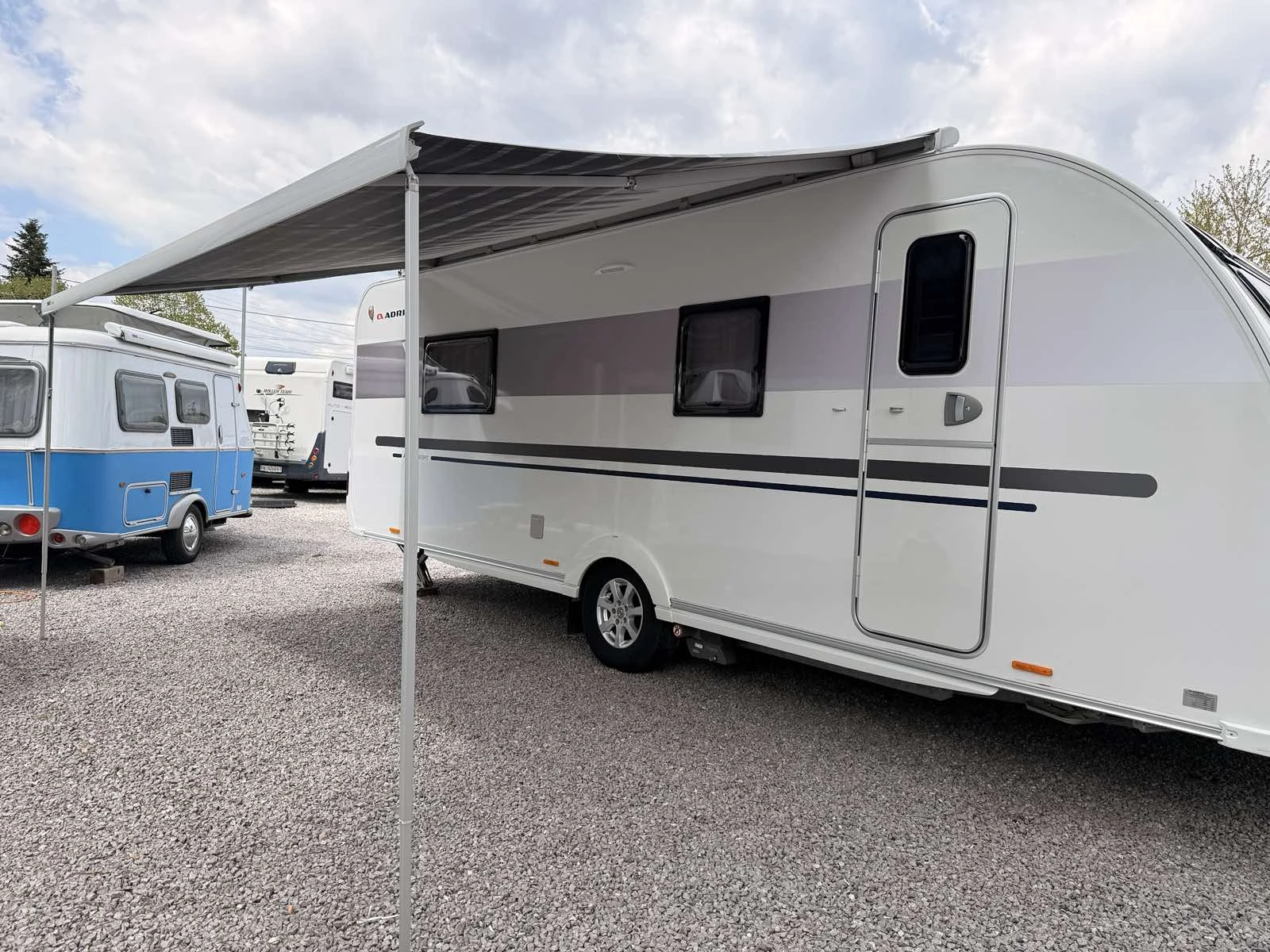 Каравана Adria Adora 613HT, снимка 2 - Каравани и кемпери - 56061985