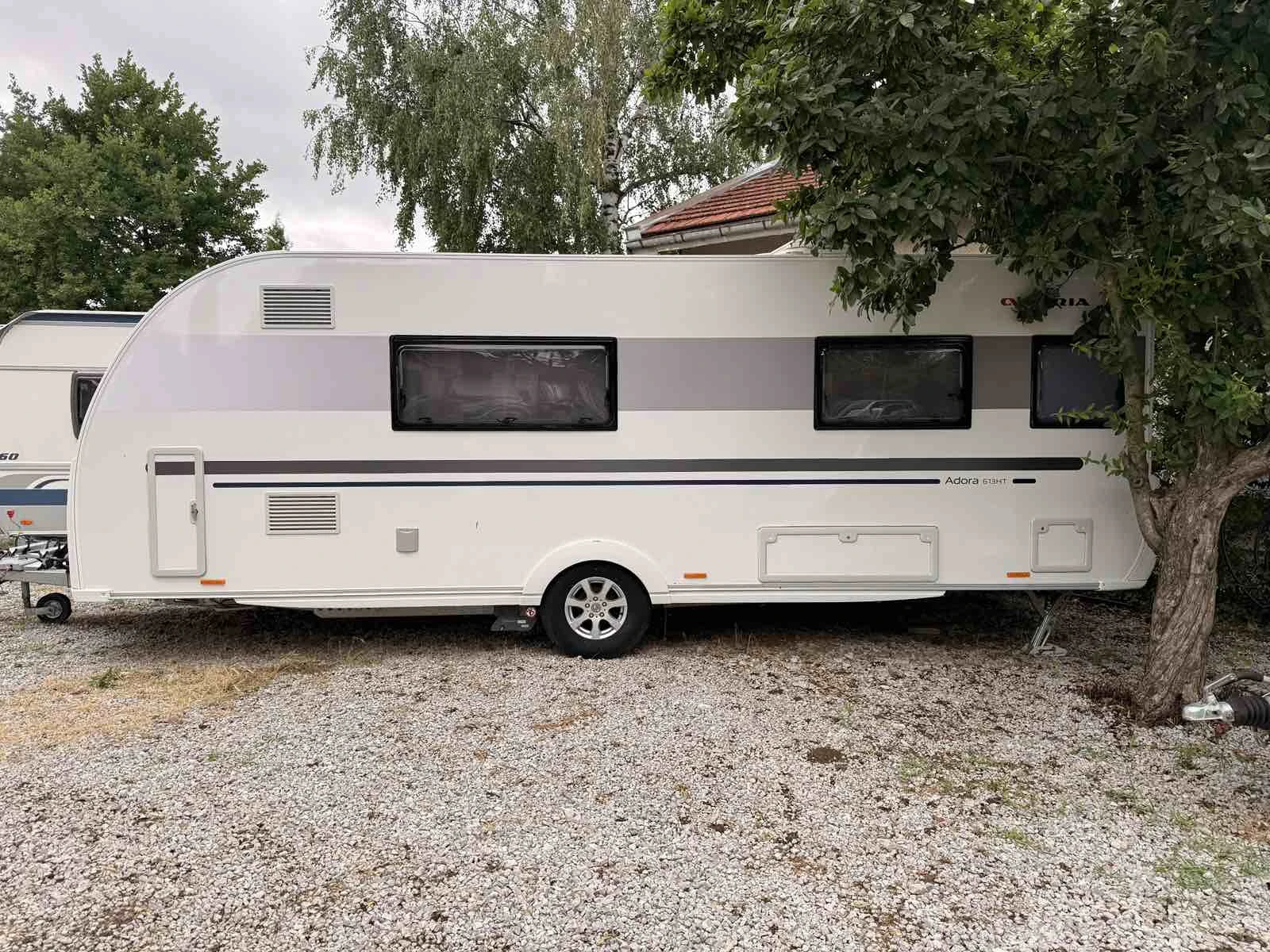 Каравана Adria Adora 613HT, снимка 5 - Каравани и кемпери - 56061985