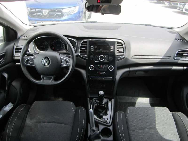 Renault Megane 1.5 dCi, снимка 8 - Автомобили и джипове - 45951150