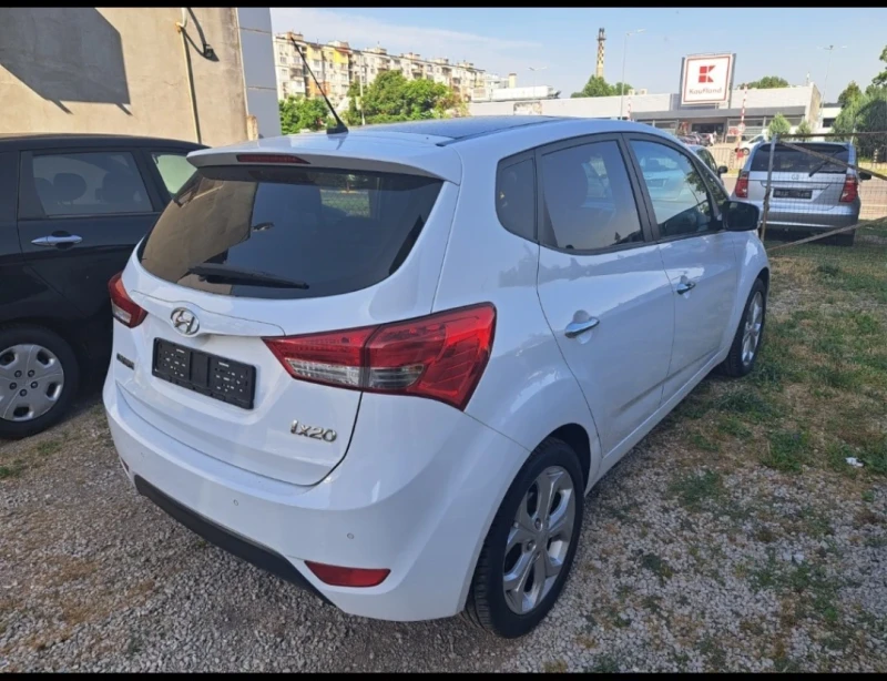 Hyundai Ix20, снимка 4 - Автомобили и джипове - 48108159