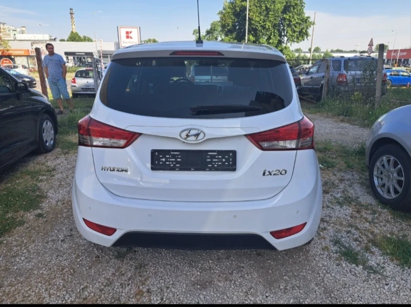 Hyundai Ix20, снимка 6 - Автомобили и джипове - 48108159