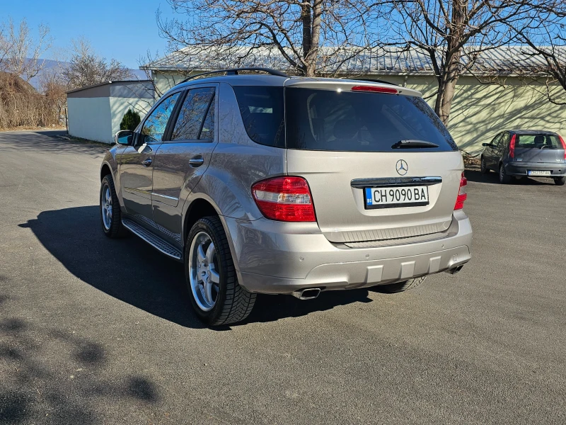 Mercedes-Benz ML 550 4 MATIC, снимка 9 - Автомобили и джипове - 49178478