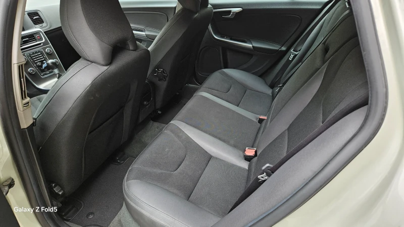 Volvo V60 1.6 , снимка 11 - Автомобили и джипове - 52259688