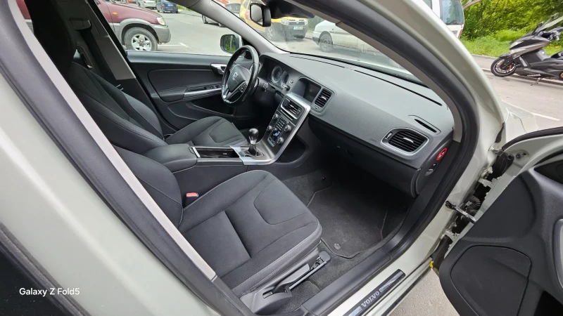 Volvo V60 1.6 , снимка 9 - Автомобили и джипове - 52259688