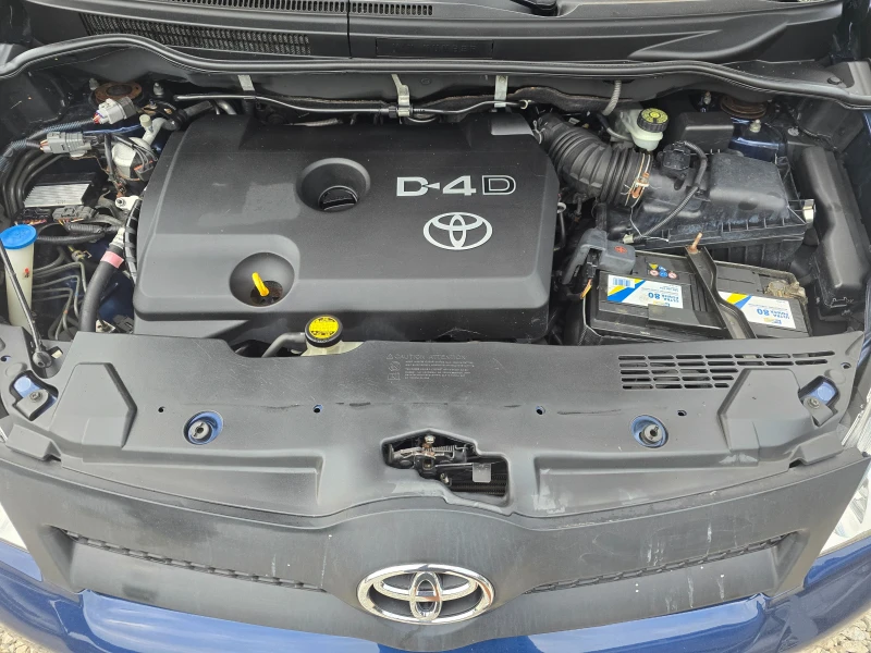 Toyota Corolla verso 2.2D-4D 136кс. , снимка 15 - Автомобили и джипове - 51918581