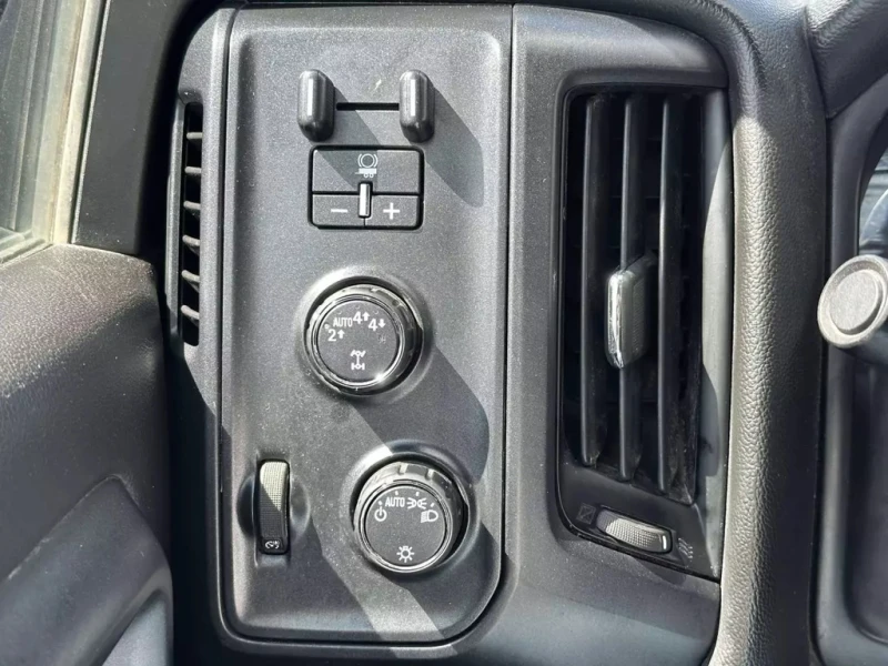 Chevrolet Silverado 1500 Custom 4X4 CREW CAB, снимка 13 - Автомобили и джипове - 52936698