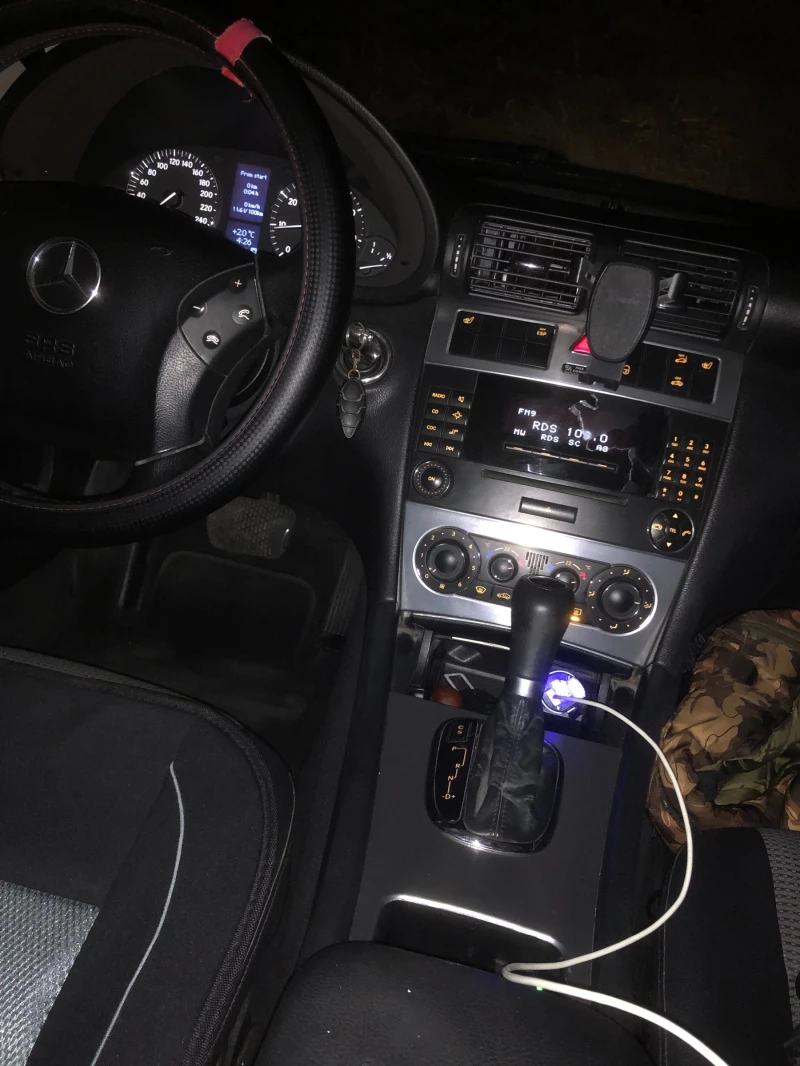 Mercedes-Benz C 180 Kompressor, снимка 2 - Автомобили и джипове - 52551481