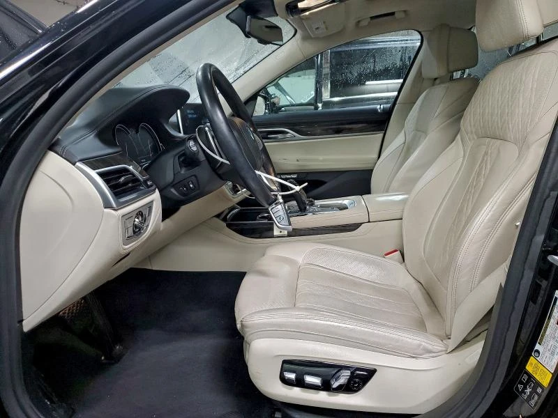 BMW 750 drive* M Pack* HUD* Масаж* Панорама* Keyless - изображение 7