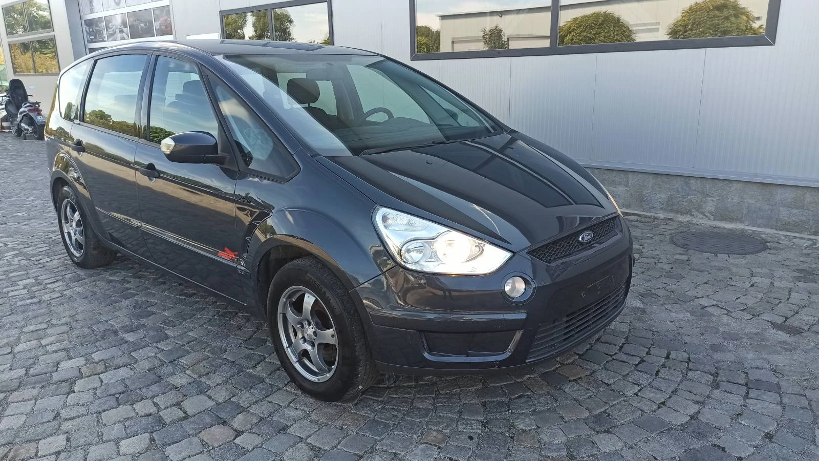 Ford S-Max 2.0i-145 - изображение 2