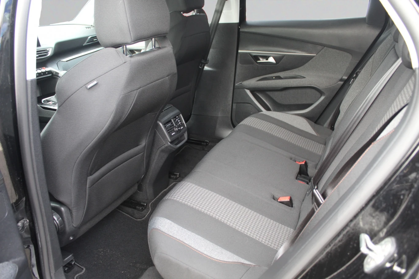 Peugeot 3008 ACTIVE 1.2 e-THP 130 BVM6 EURO 6.2//1906R07 - изображение 7