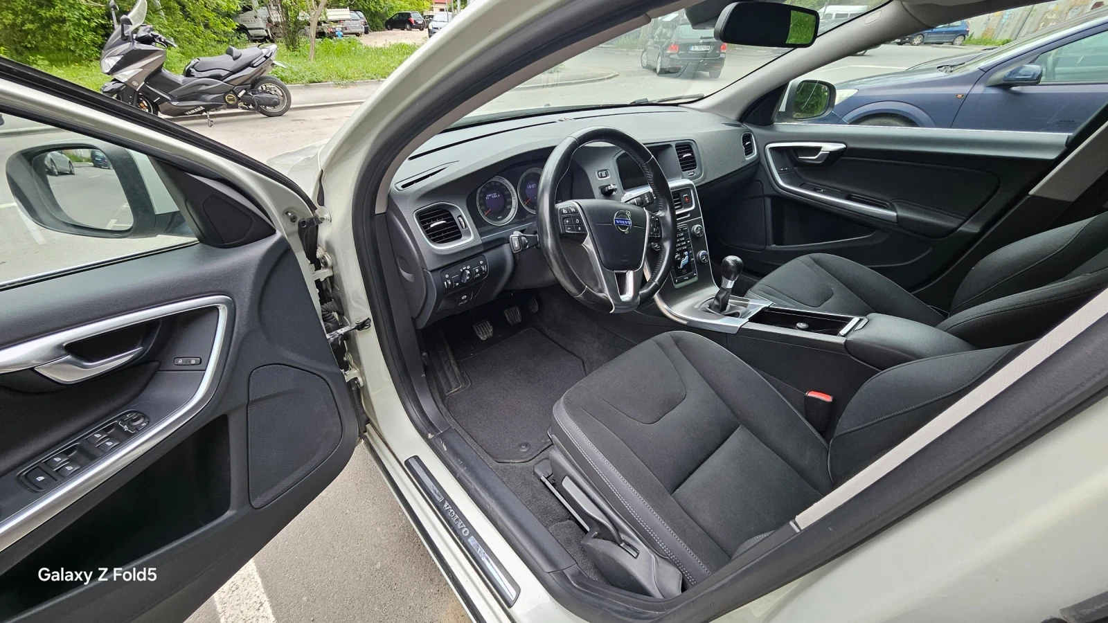 Volvo V60 1.6  - изображение 10
