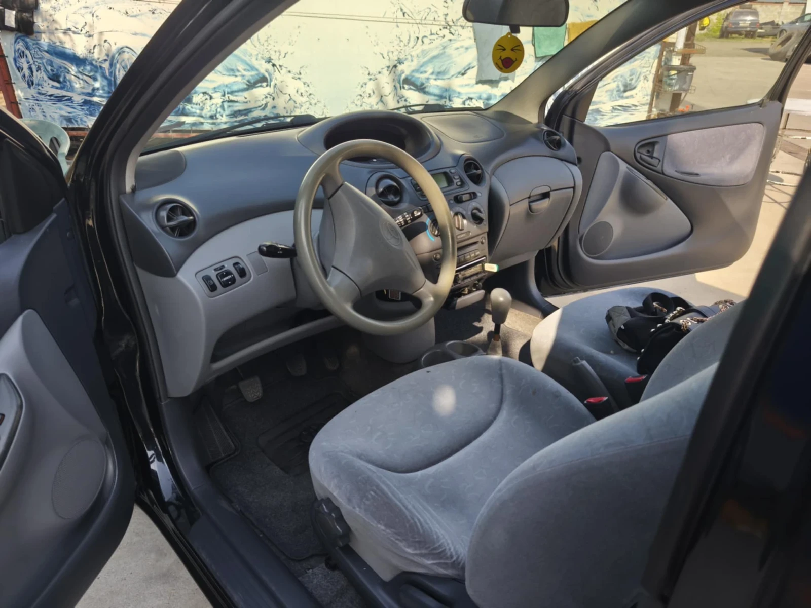 Toyota Yaris 1000 - изображение 5