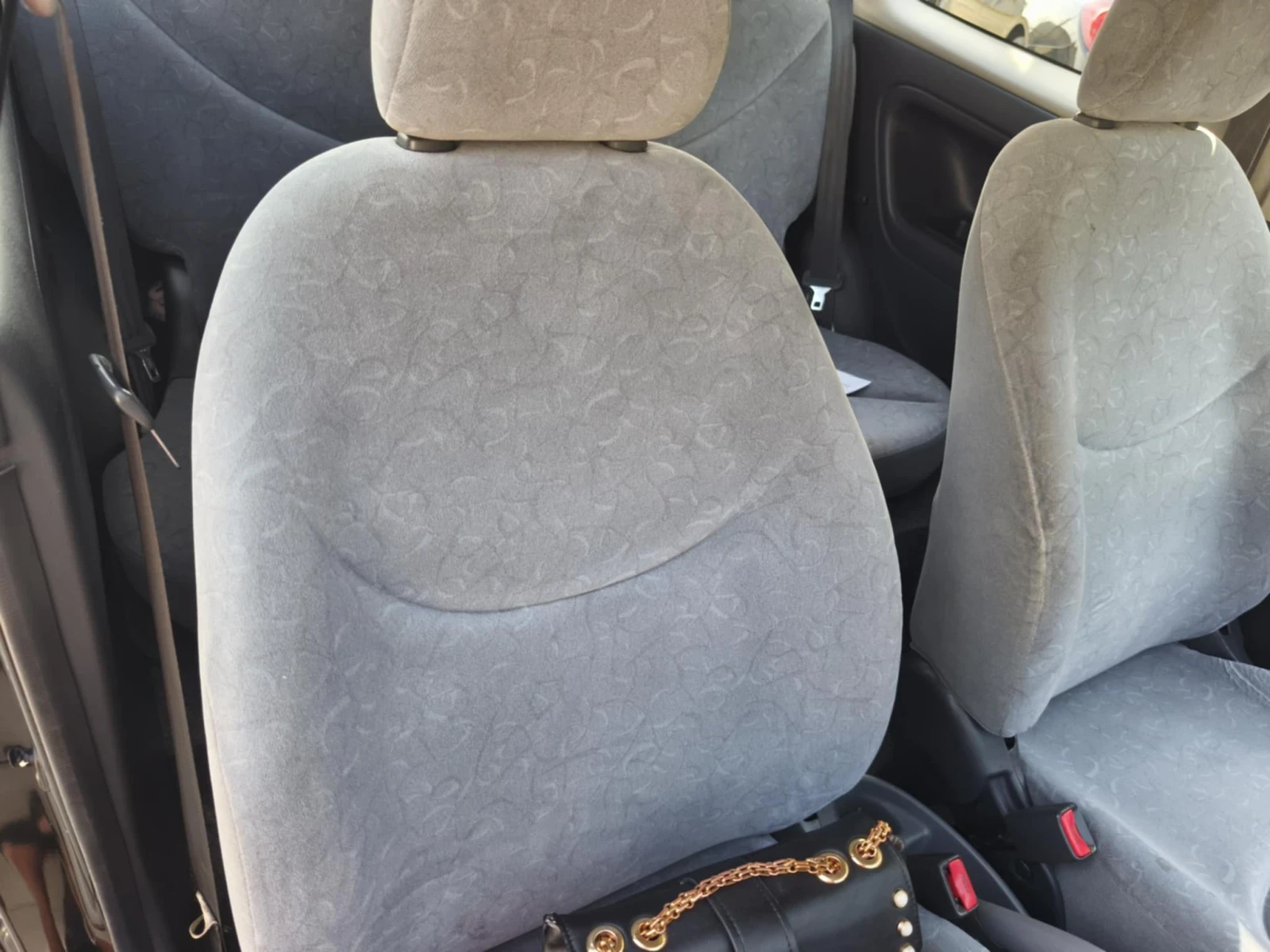 Toyota Yaris 1000 - изображение 6