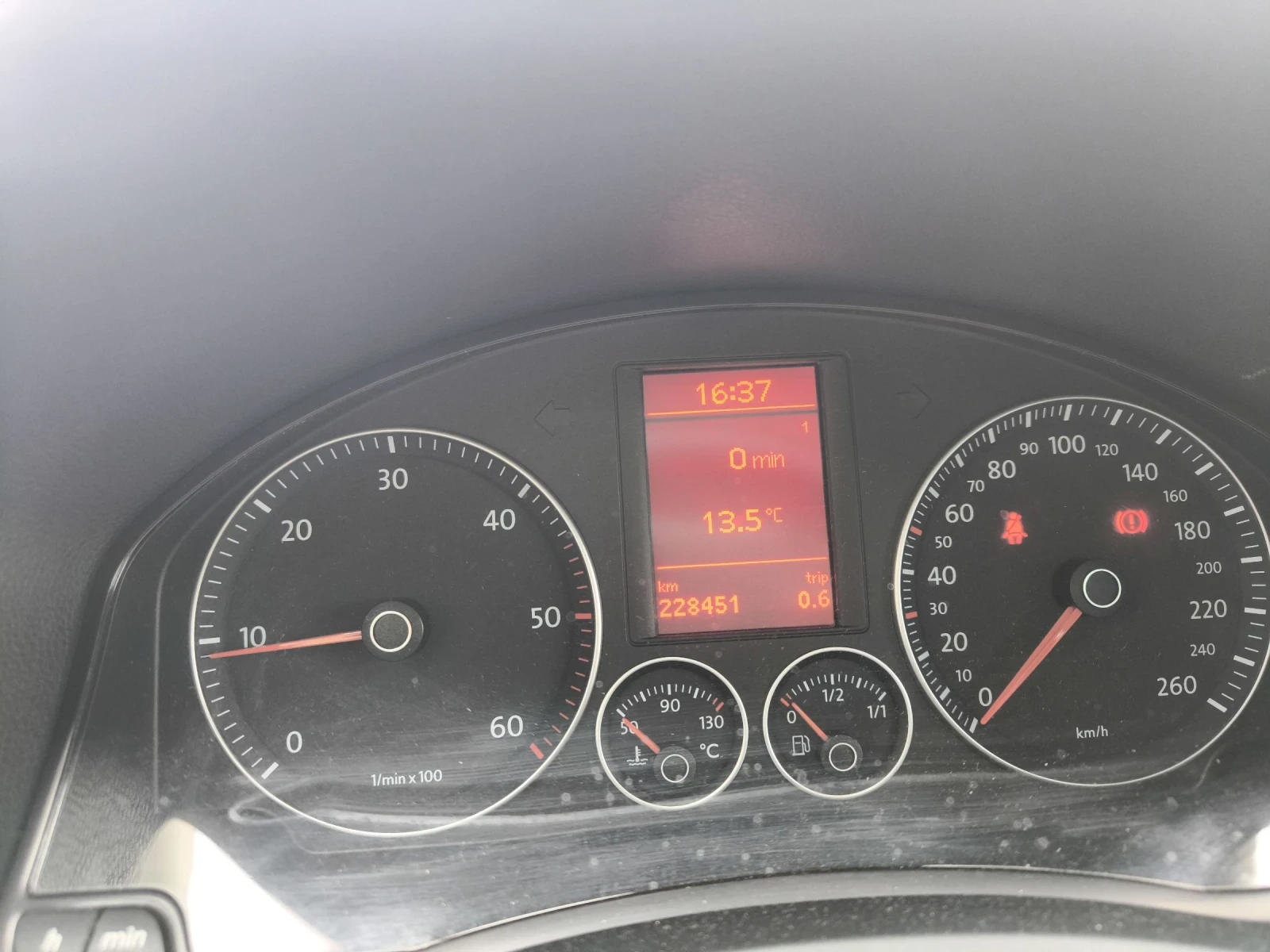 VW Golf 1.9 tdi Panorama , снимка 14 - Автомобили и джипове - 53394227