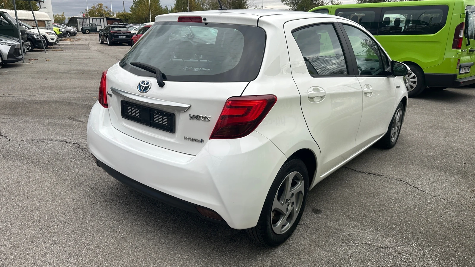 Toyota Yaris 1.5 Hybrid Luna - изображение 6