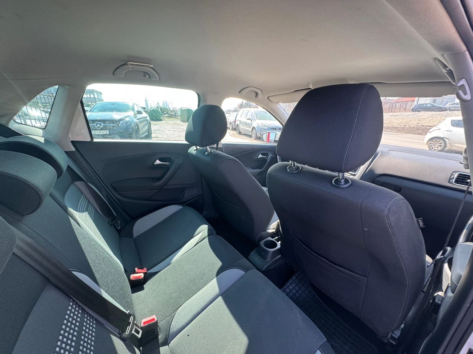 VW Polo ОБСЛУЖЕН* СОБСТВЕН ЛИЗИНГ, снимка 13 - Автомобили и джипове - 53762838