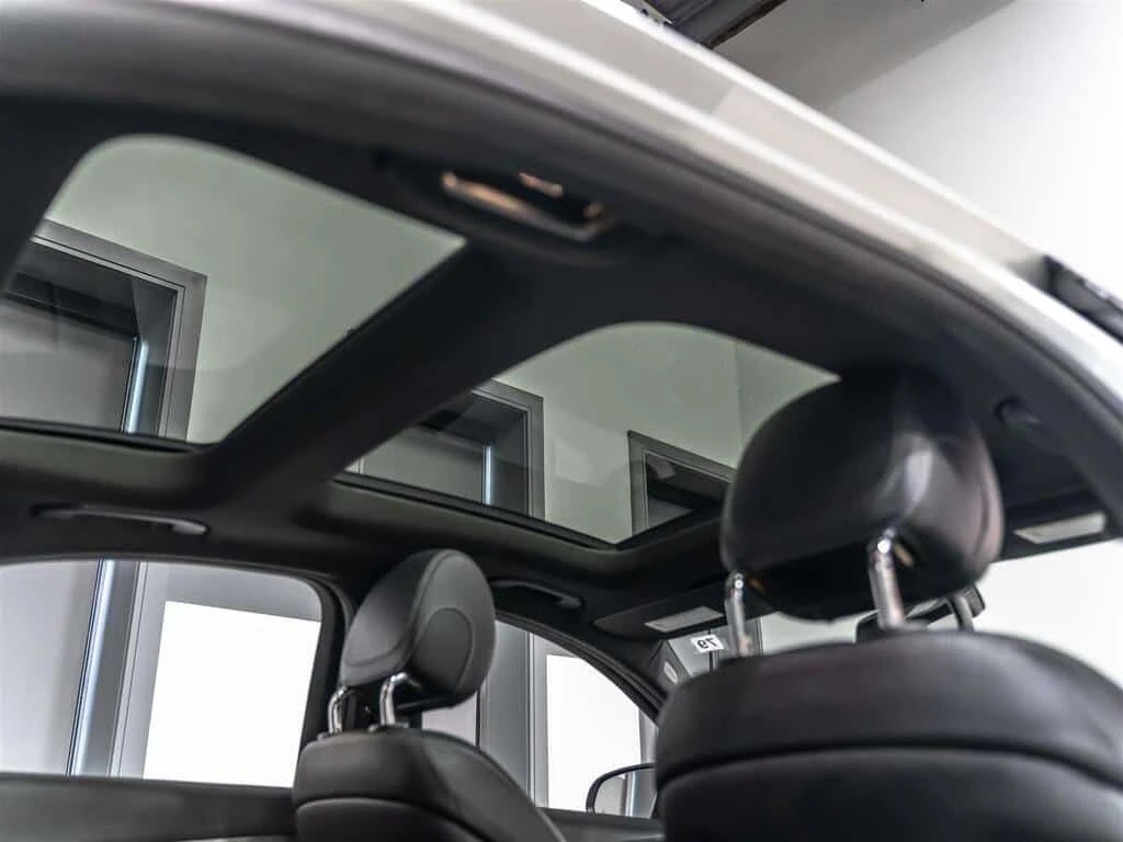 Mercedes-Benz C 300 * 300| AMG NIGHT PKG| NAVI| REARCAM| PANO| LOADED , снимка 16 - Автомобили и джипове - 53938590