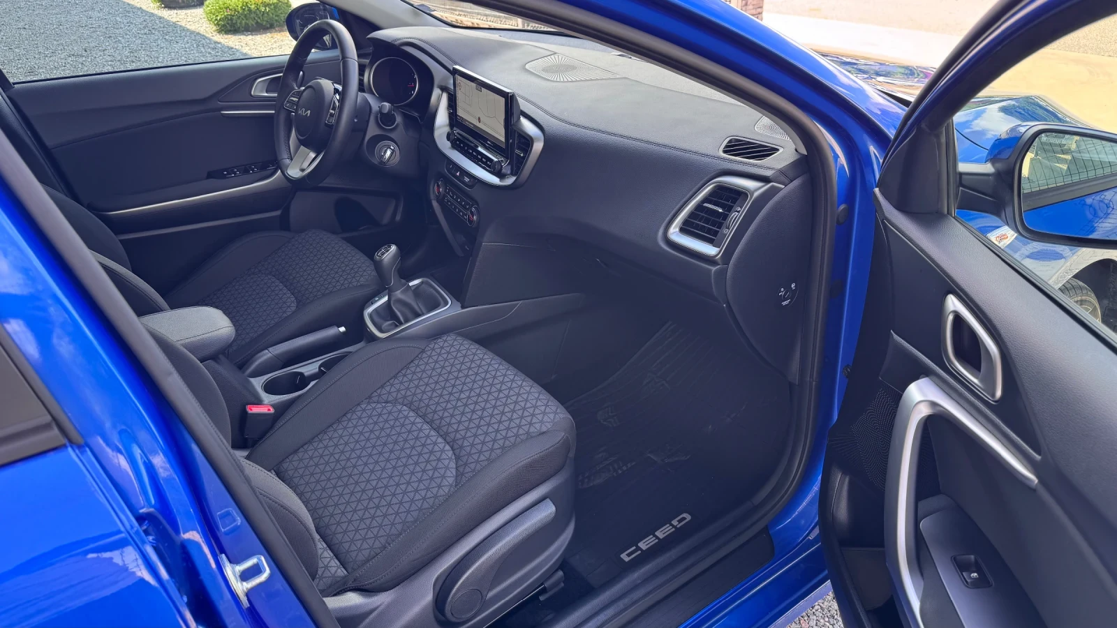 Kia Ceed 1.5T-GDI * Гаранция до 2032* , снимка 11 - Автомобили и джипове - 54669110