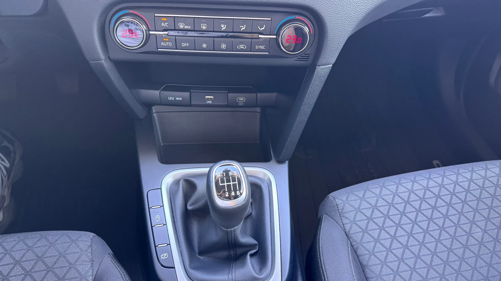 Kia Ceed 1.5T-GDI * Гаранция до 2032* , снимка 14 - Автомобили и джипове - 54669110